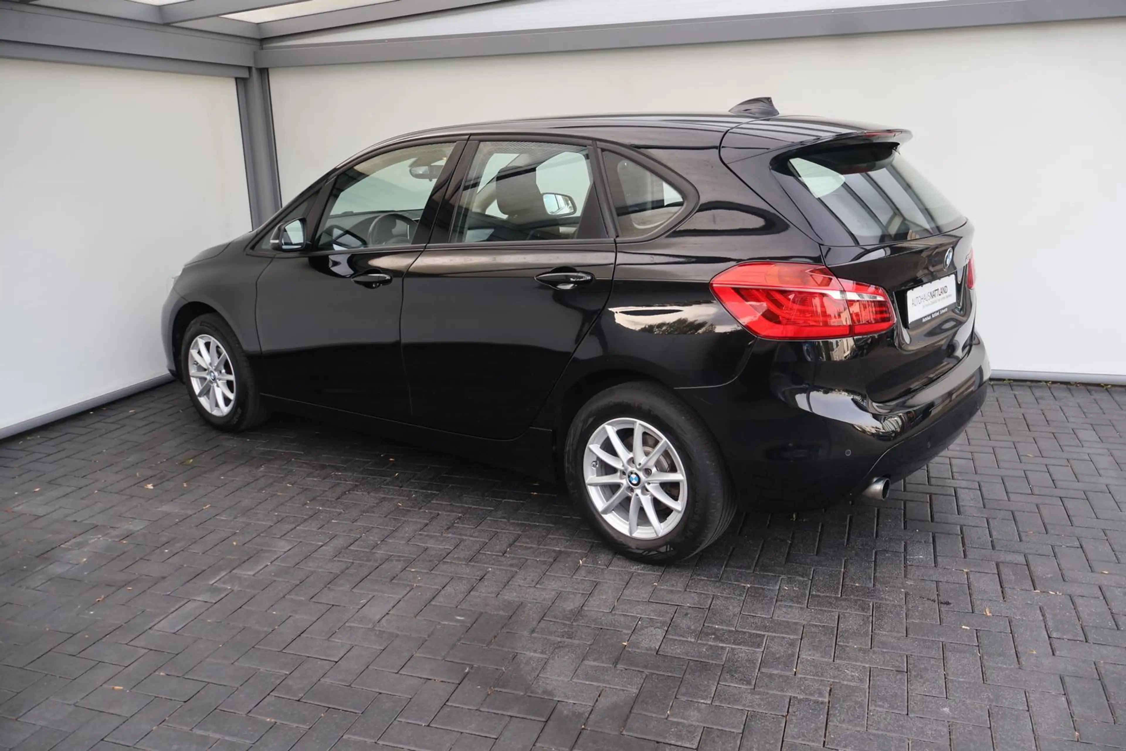 BMW 216 216 i Active Tourer PDC Klima Sitzheizung — photo 15