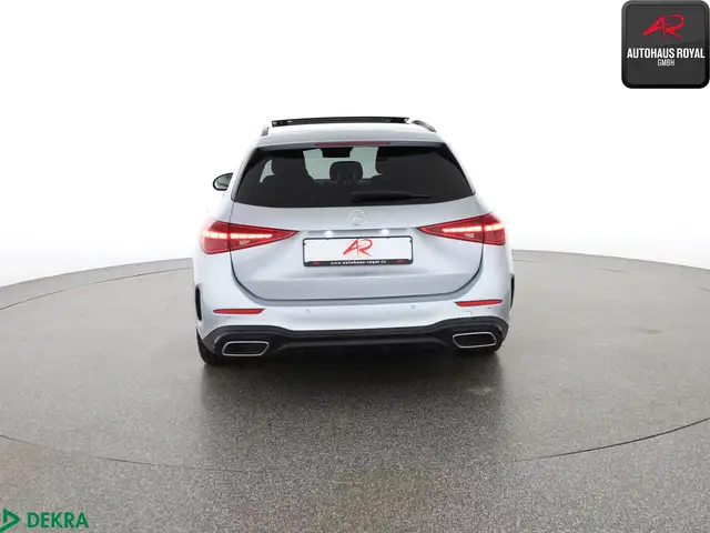 Mercedes-Benz C-Class view 4