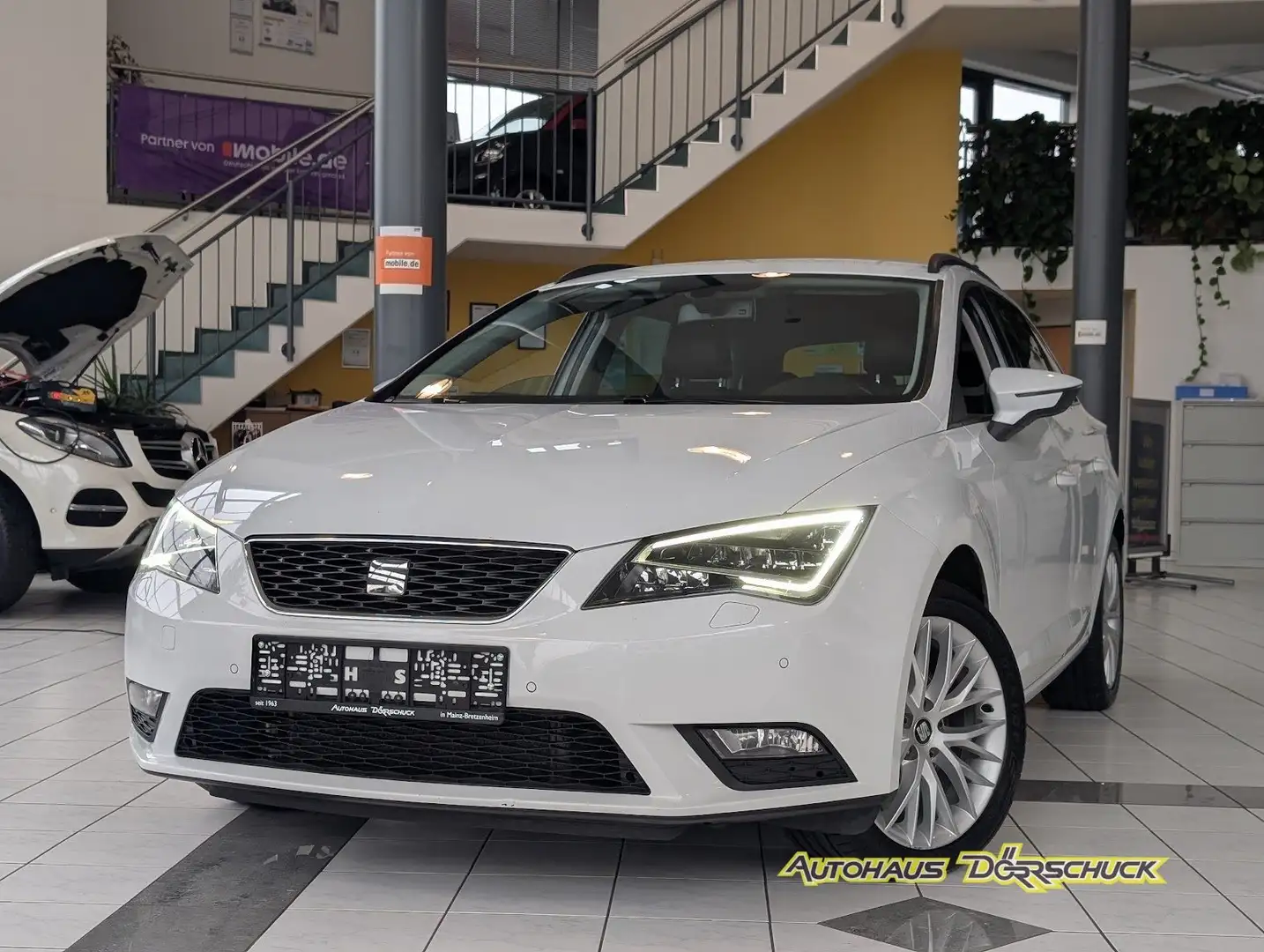 SEAT Leon ST Style*DSG*NAVI*LED*ALCANTARA*SHZ*PDC* Weiß - 1