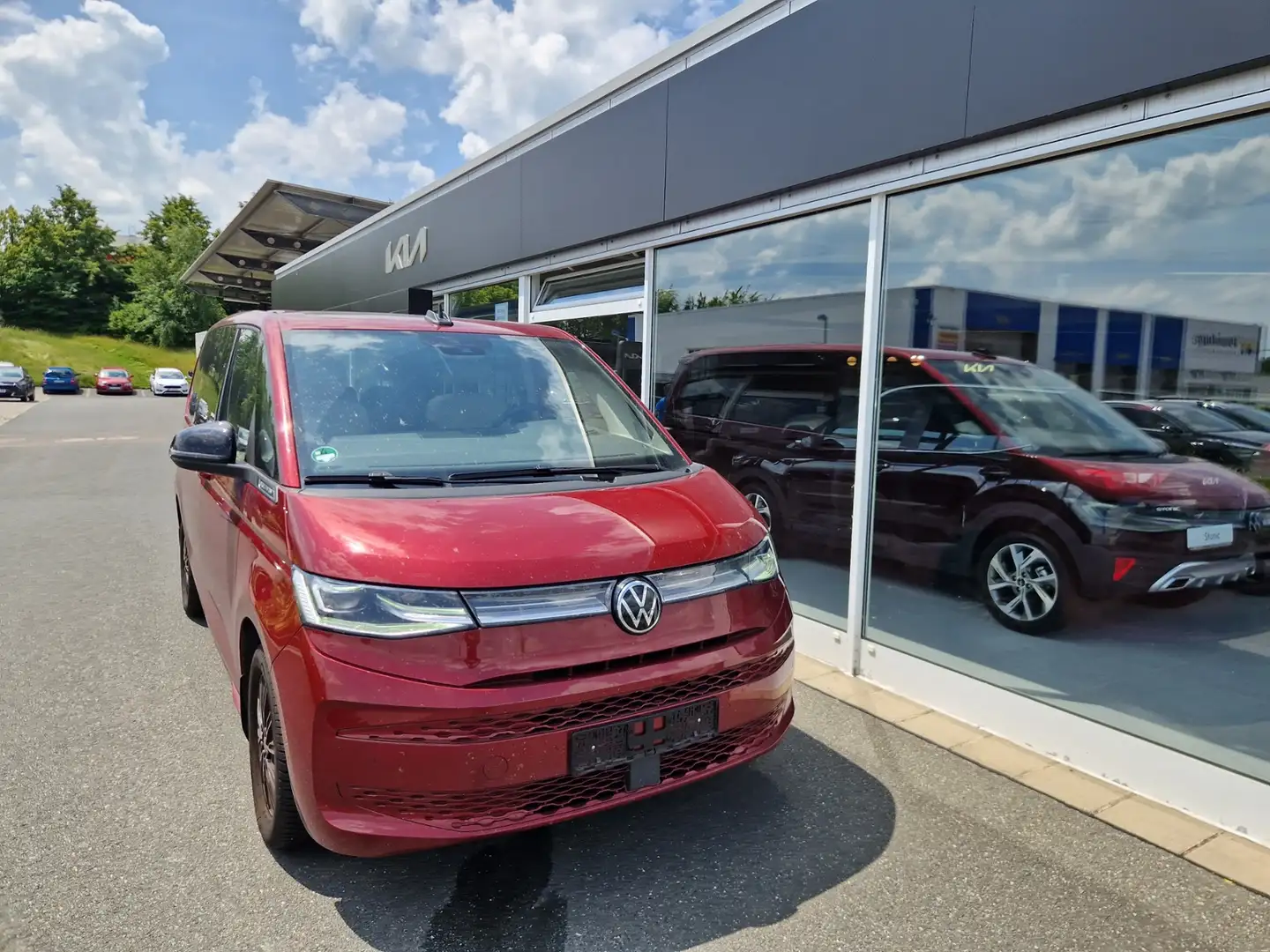 Volkswagen T7 Multivan 1,5 TSI DSG Life 7S Matrix Pano Harman AHK Rouge - 2