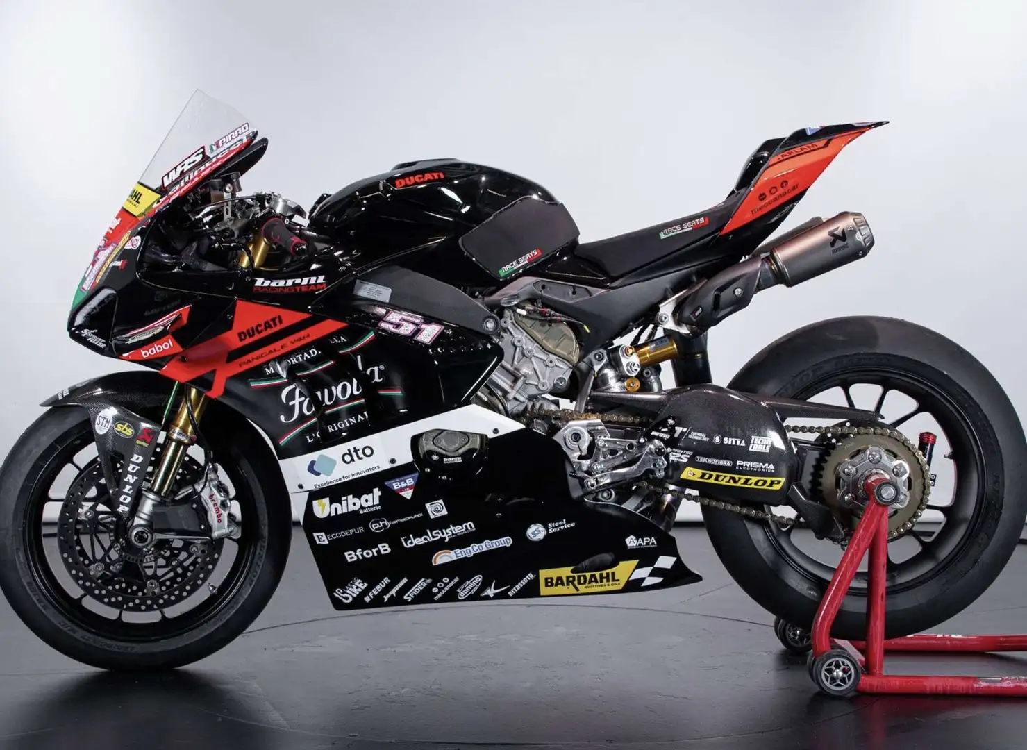 Ducati Panigale V4 R BARNI V4R Italian SBK champion bike with Pirro - 1
