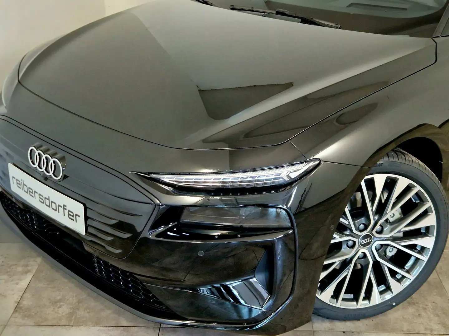 Audi A6 e-tron quattro Schwarz - 2