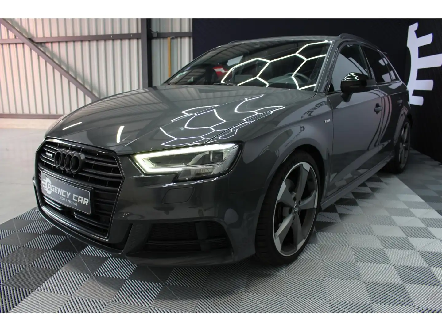 Audi A3 Sportback Quattro 2.0 TFSI -190 - BV S-Tronic 7  8V SPORTBACK S line PHASE 2 Grau - 2