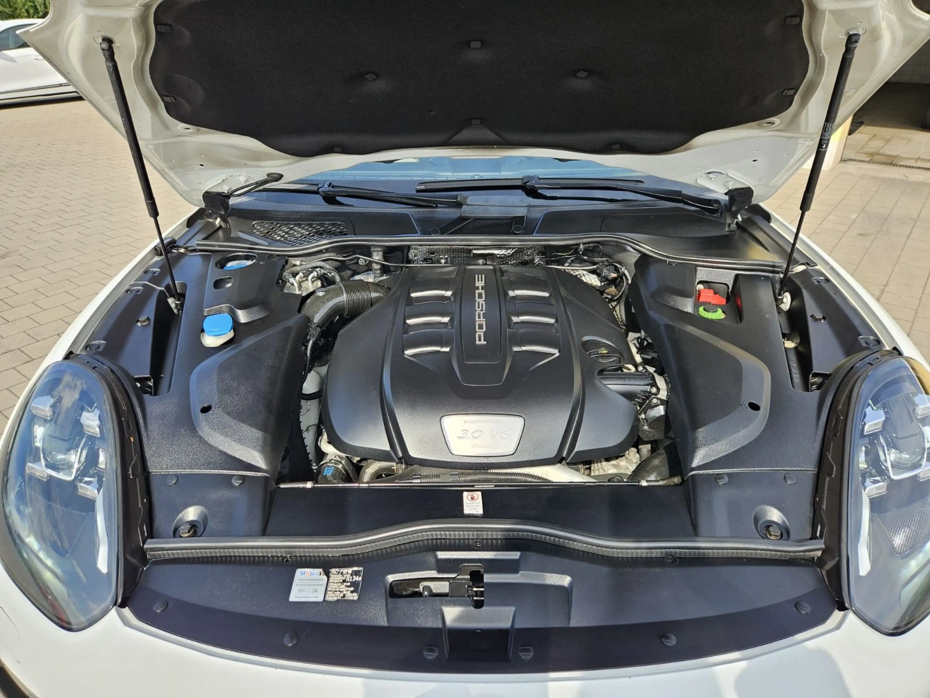 Porsche Cayenne Diesel*Matrix*Panoramadach*GTS* — photo 25
