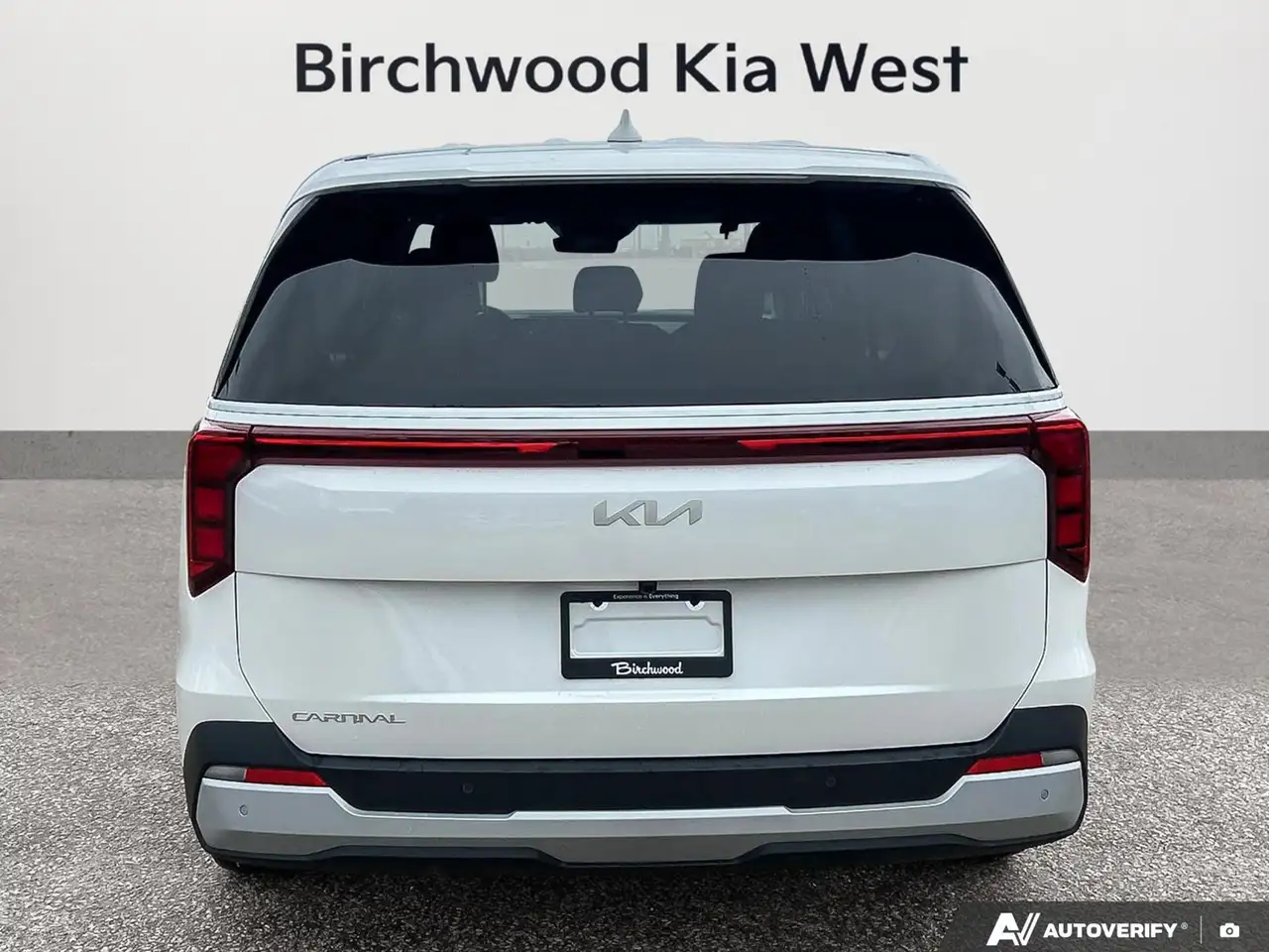 Kia Carnival снимка Kia Carnival