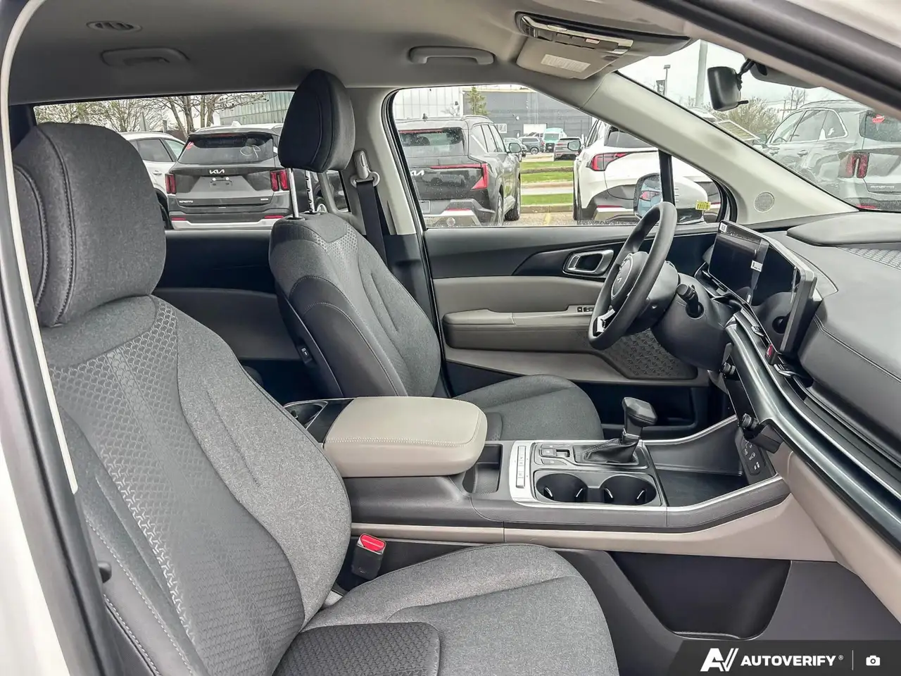 Kia Carnival снимка Kia Carnival