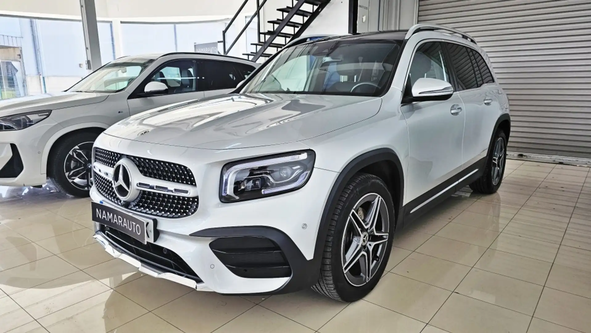 Mercedes-Benz GLB 200 200d 8G-DCT Plateado - 1
