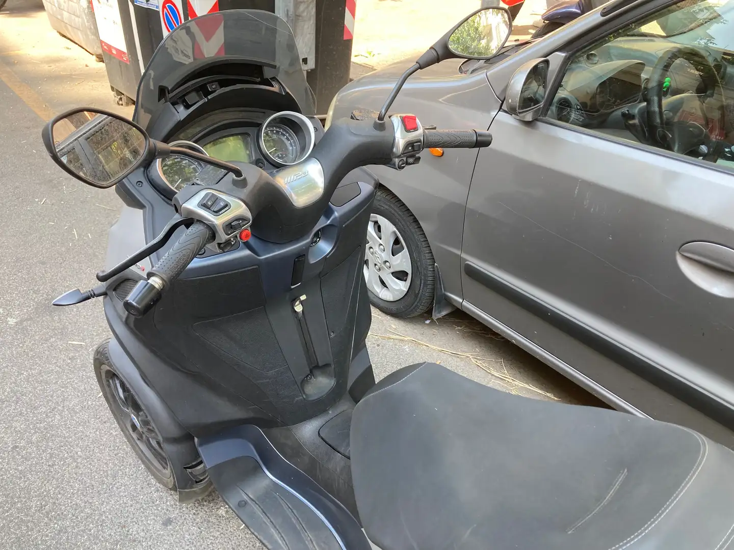 Piaggio MP3 300 Hpe Grijs - 1