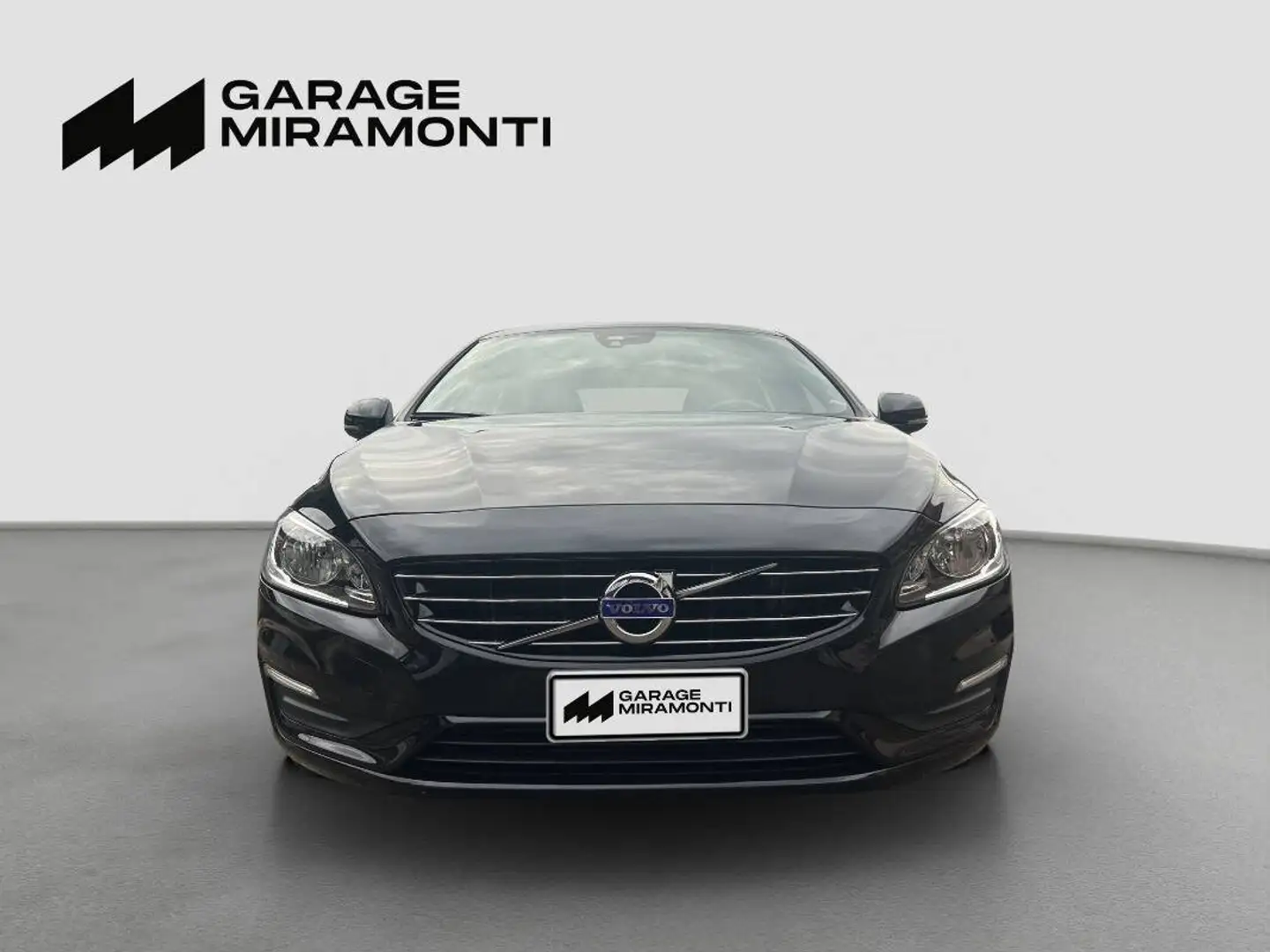 Volvo V60 2.0 D2 Momentum geartronic Czarny - 2