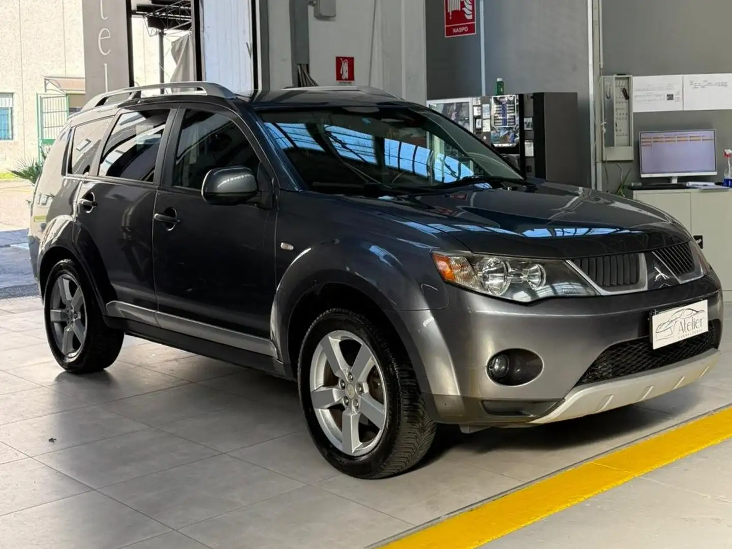 Mitsubishi Outlander Outlander II 2007 2.0 di-d Instyle 7p Gris - 1