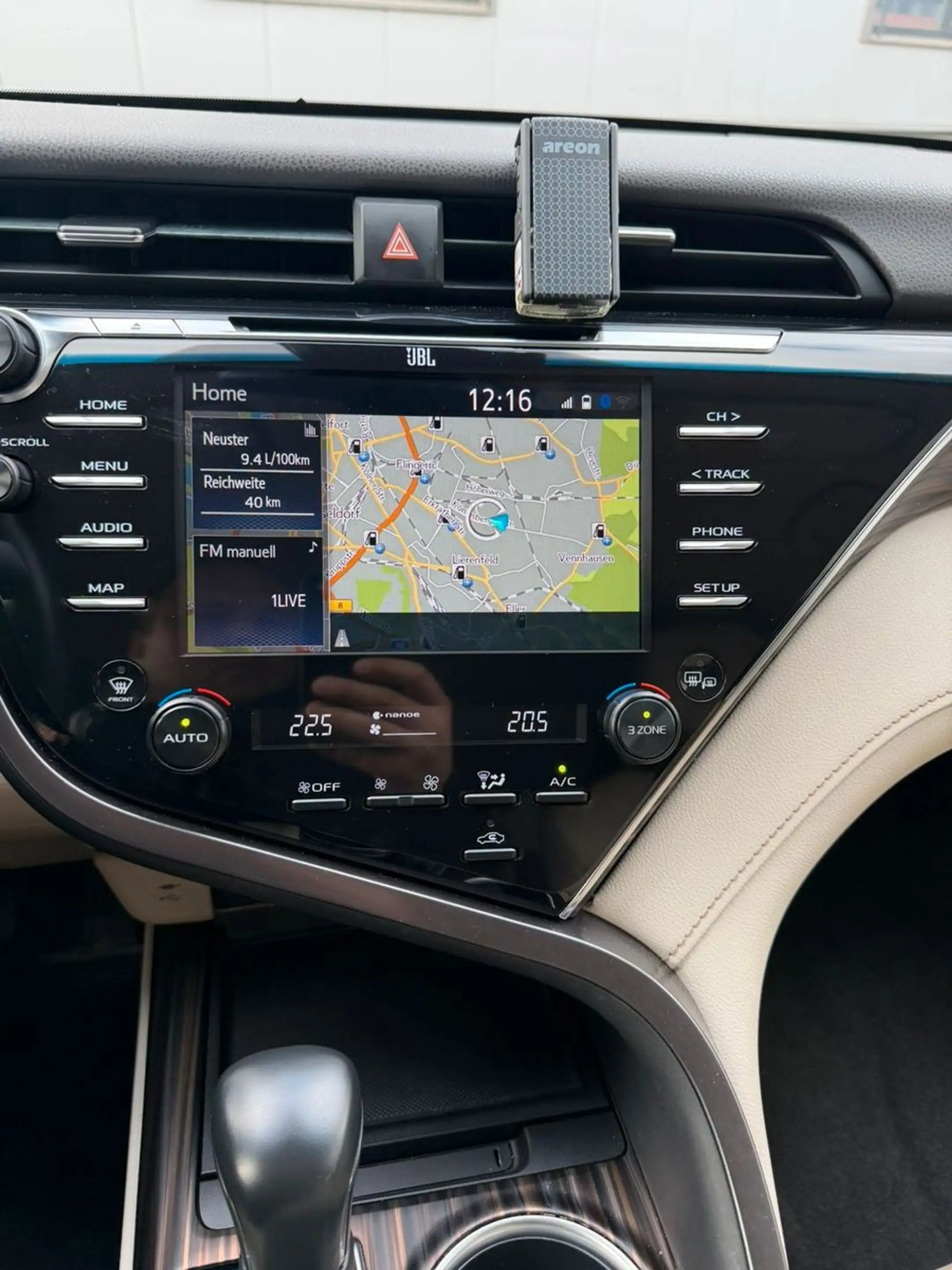 Toyota Camry Executive — photo 13