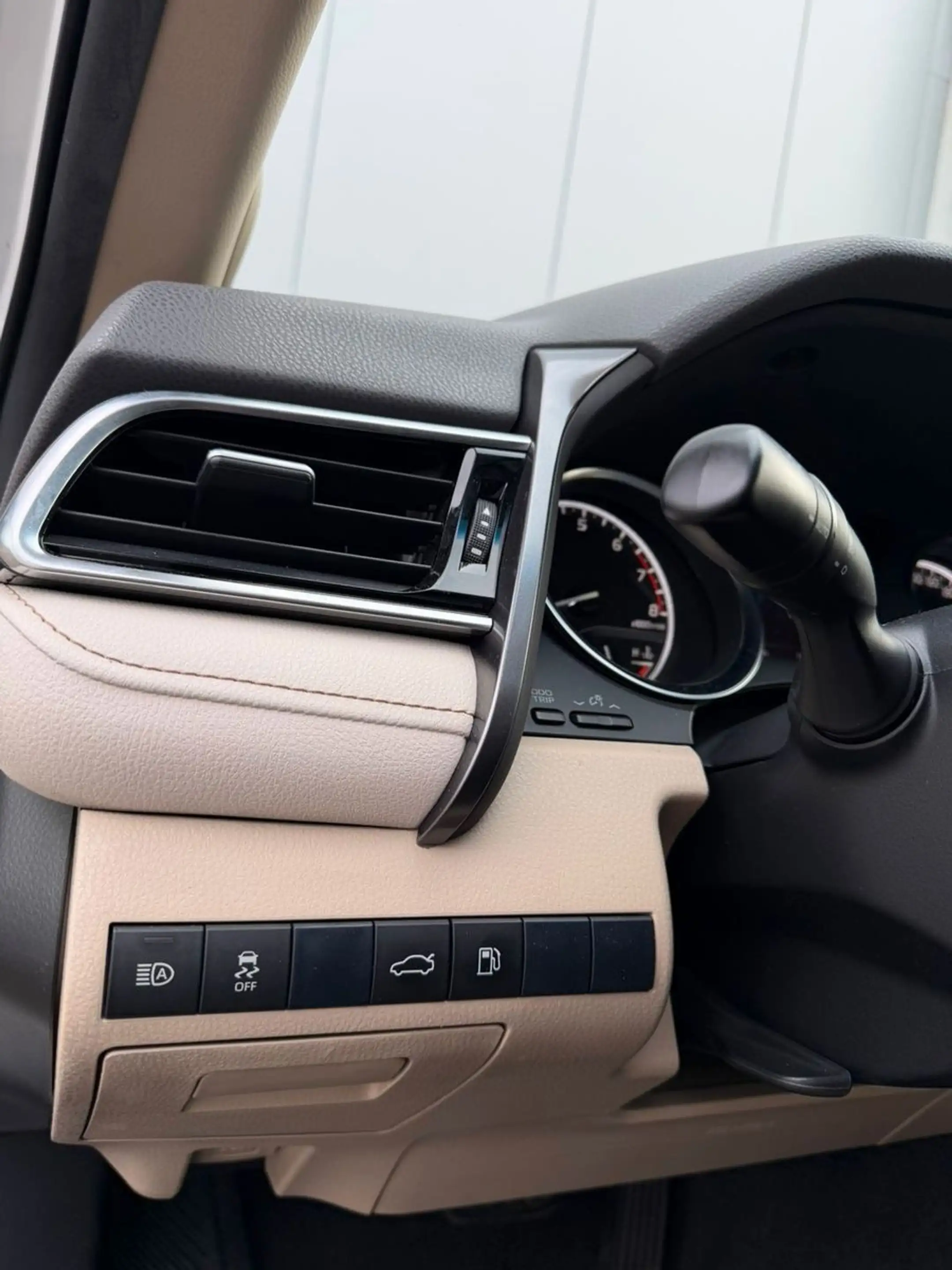 Toyota Camry Executive — photo 15