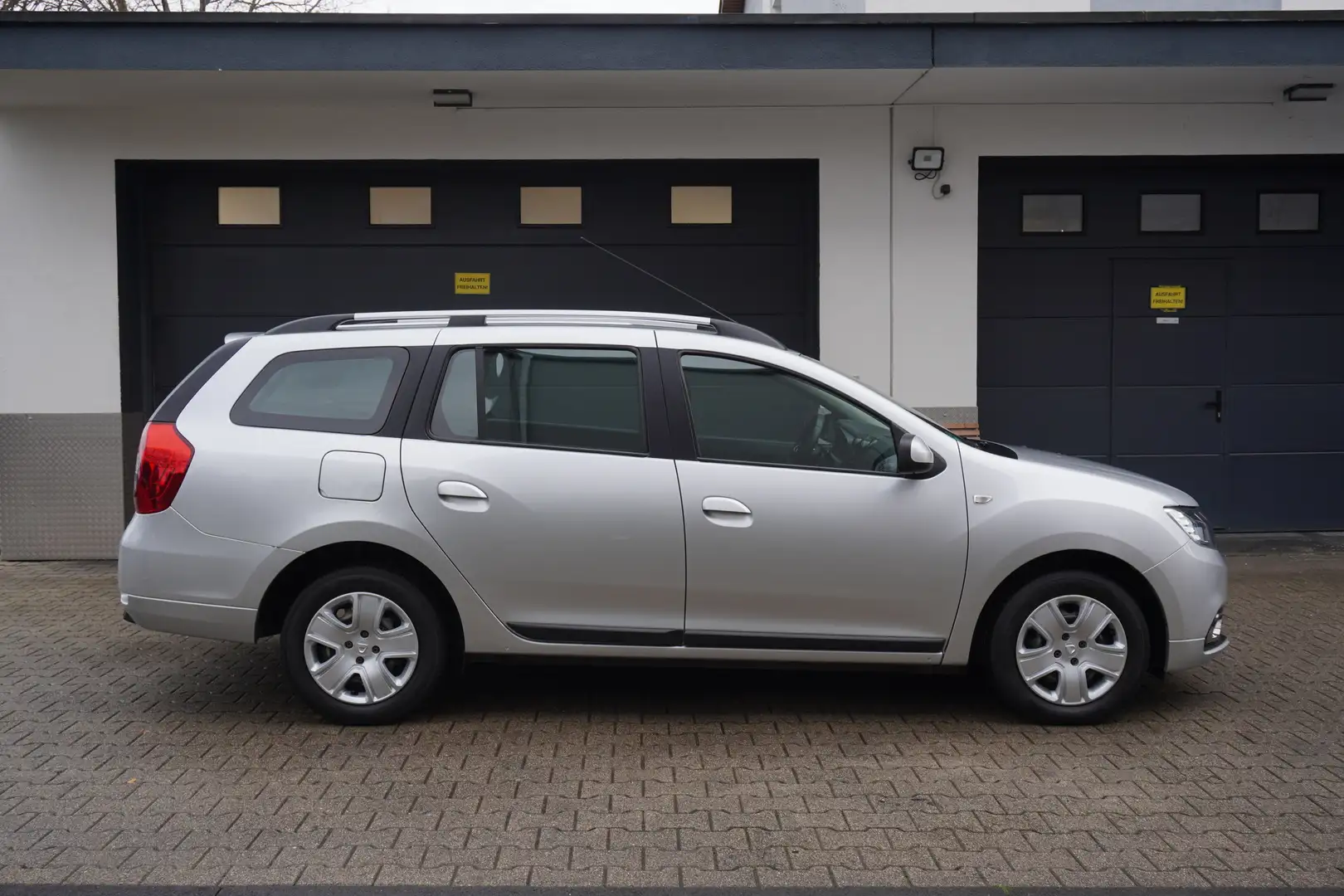 Dacia Logan MCV 1.5 dCi Laureate EDC KLIMA+NAVI+PDC+TEMPOMAT Grau - 2