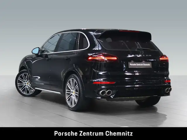 Porsche Cayenne view 3