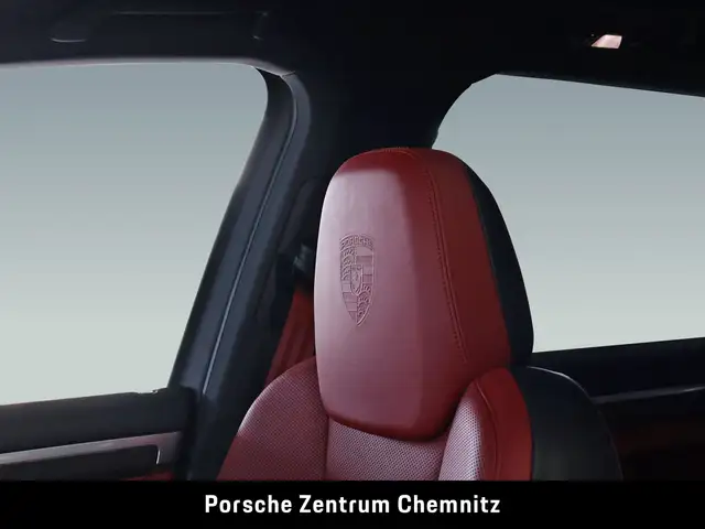 Porsche Cayenne view 26