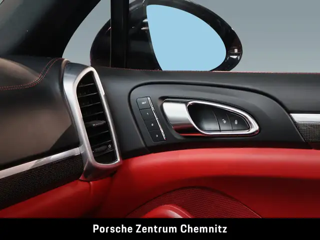 Porsche Cayenne view 30