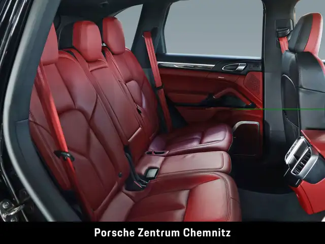Porsche Cayenne view 8