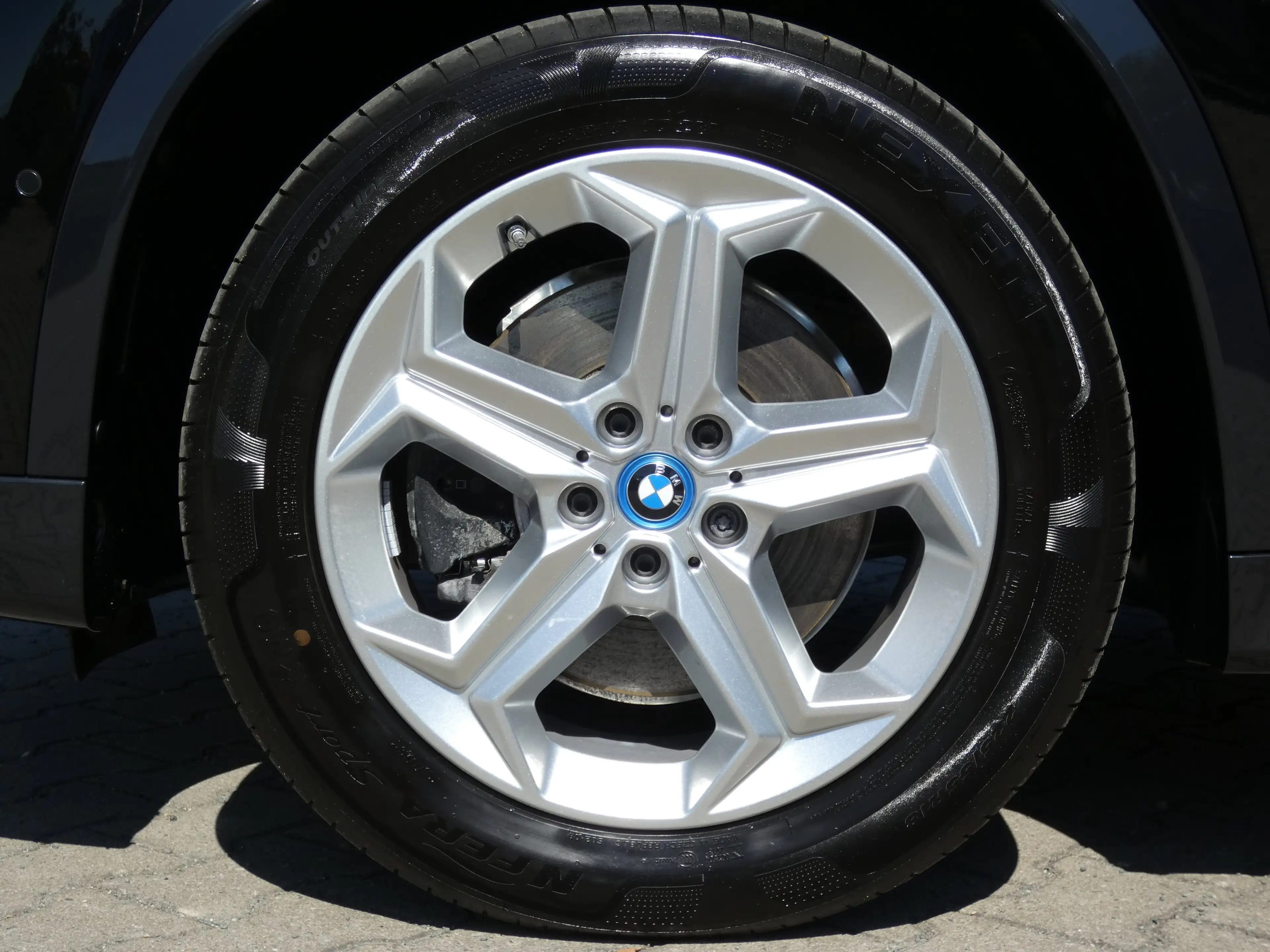 BMW iX1 xDrive30 — photo 24