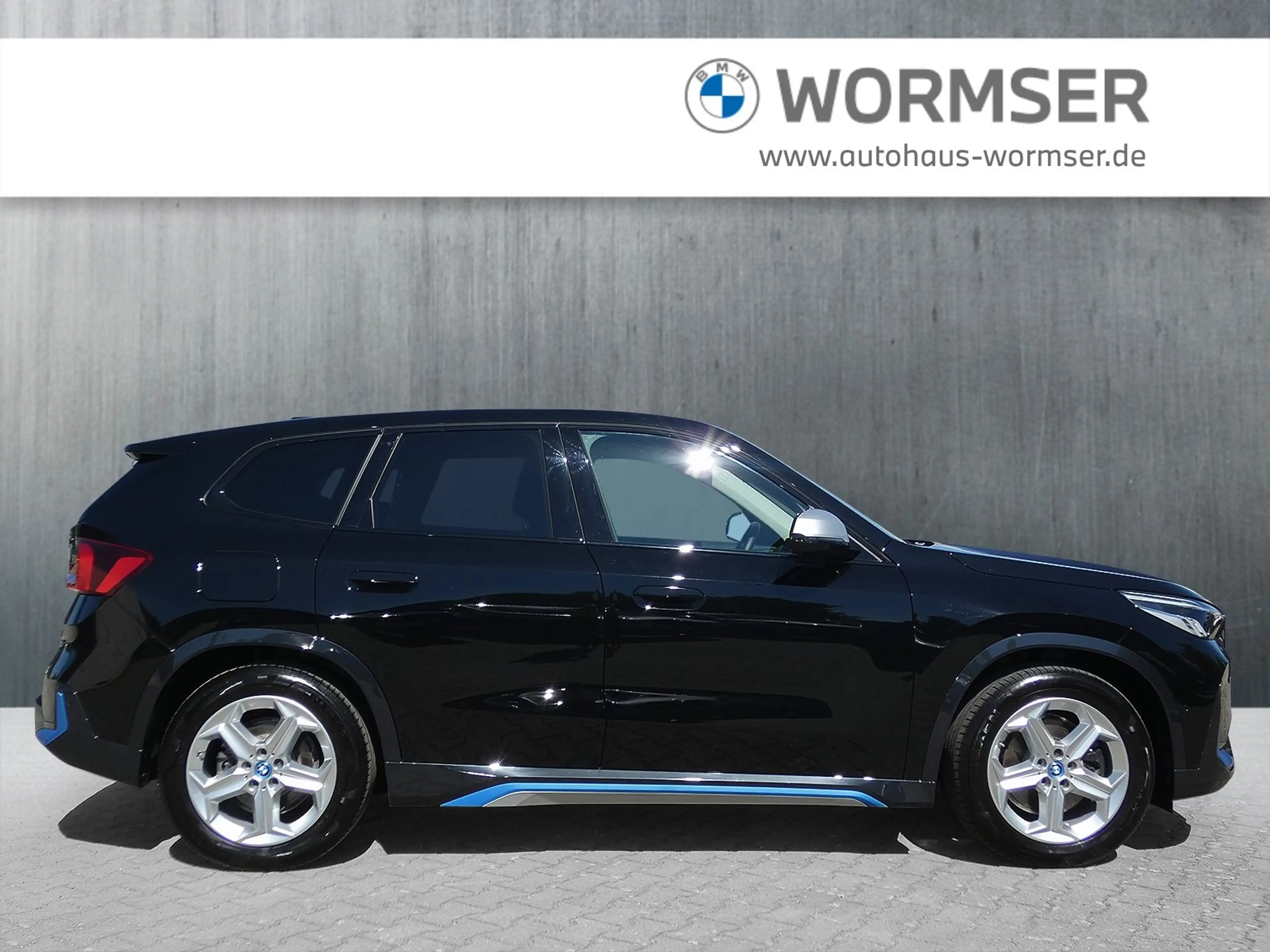 BMW iX1 xDrive30 — photo 4