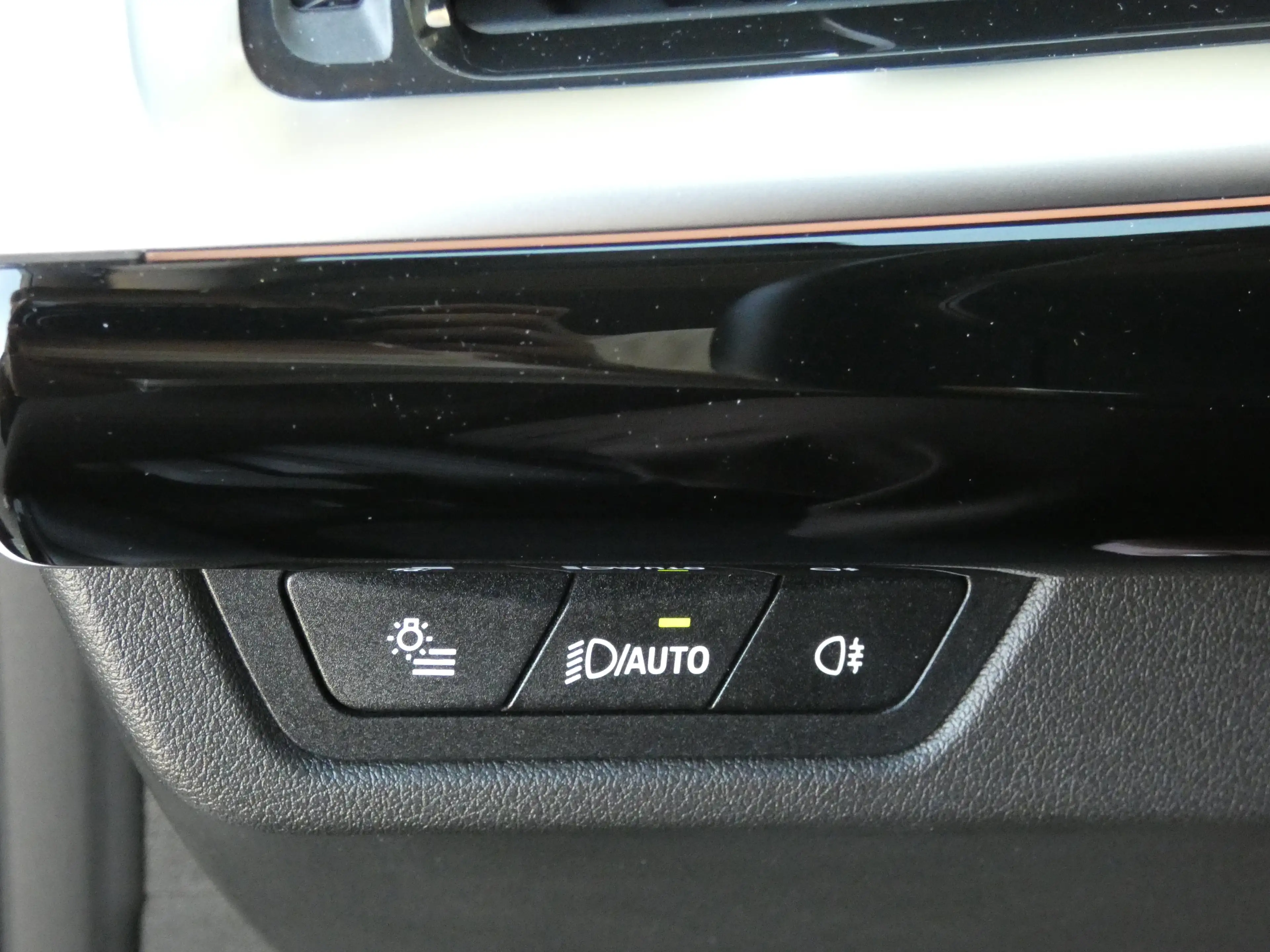 BMW iX1 xDrive30 — photo 16