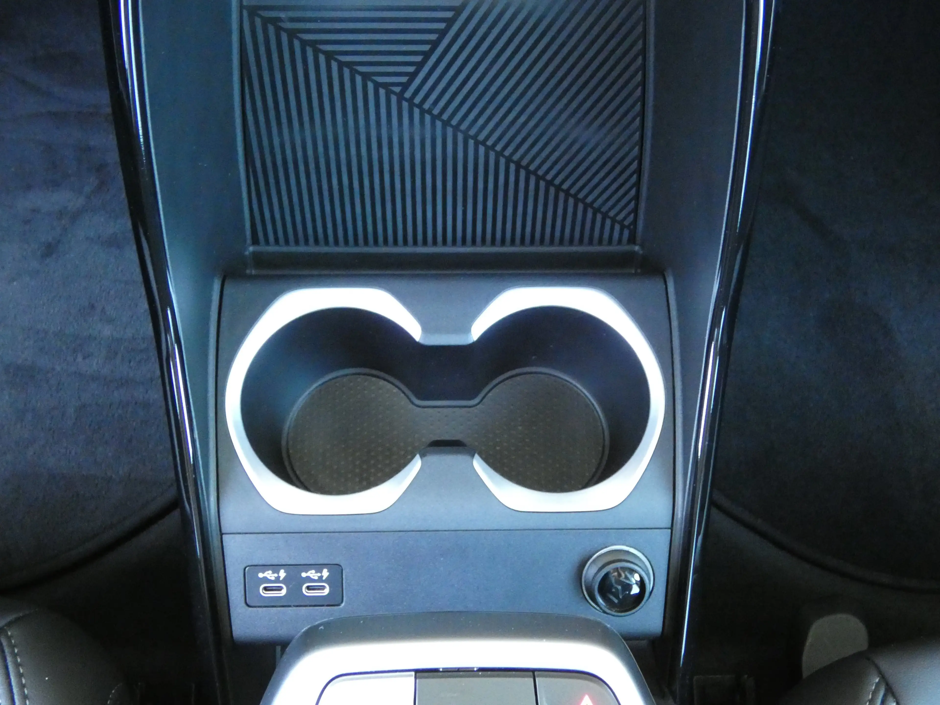 BMW iX1 xDrive30 — photo 18
