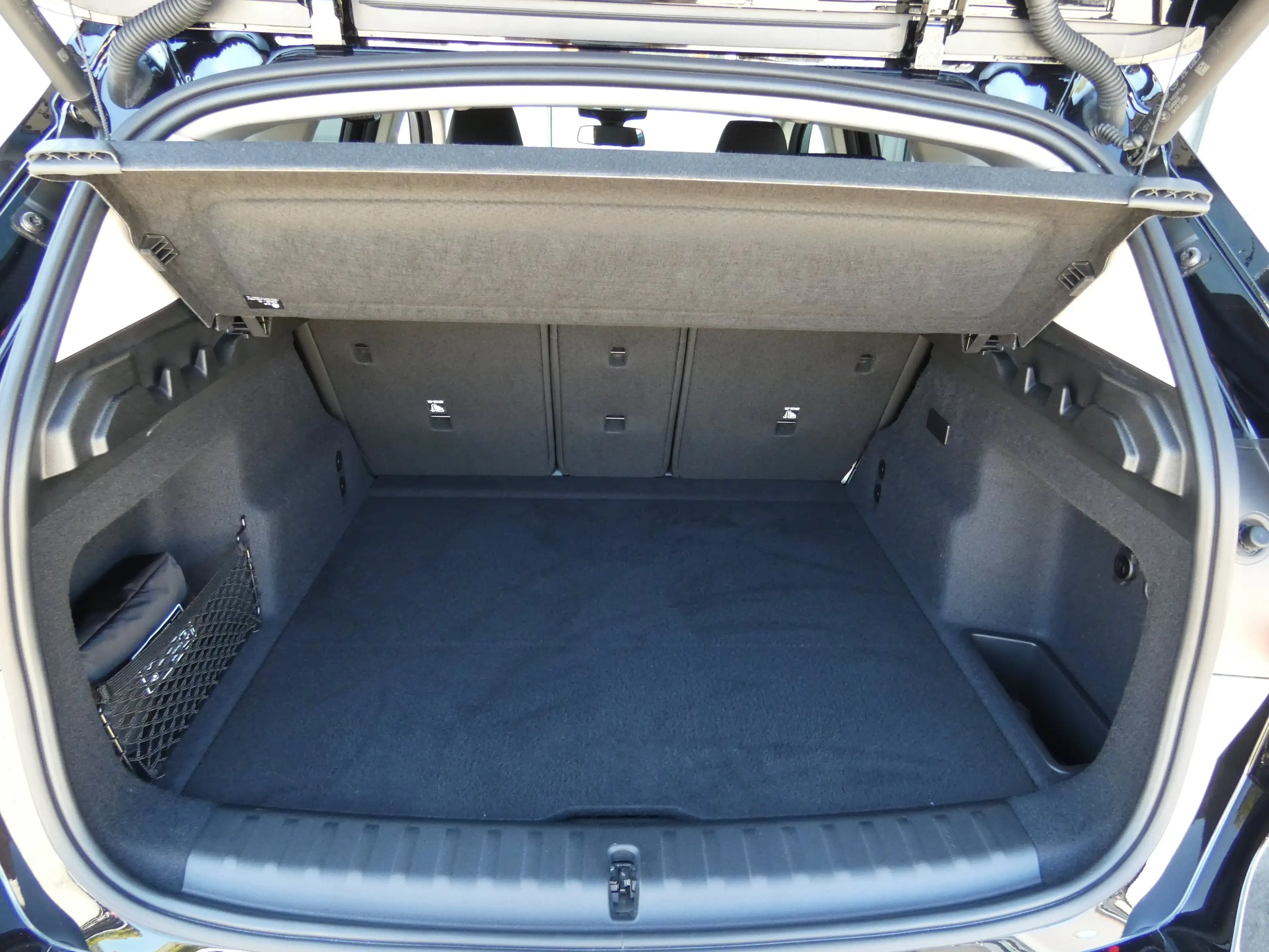 BMW iX1 xDrive30 — photo 22