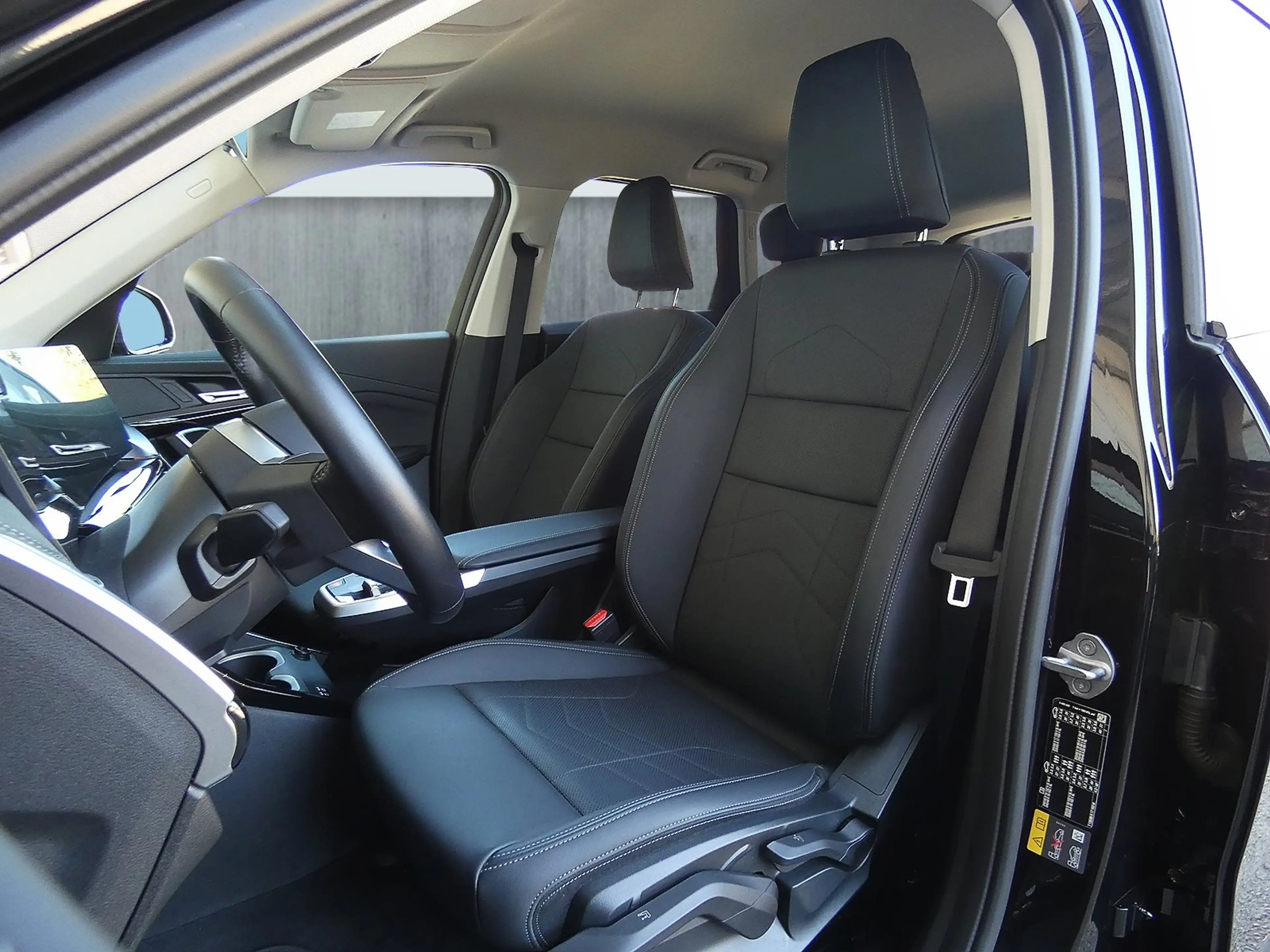 BMW iX1 xDrive30 — photo 11