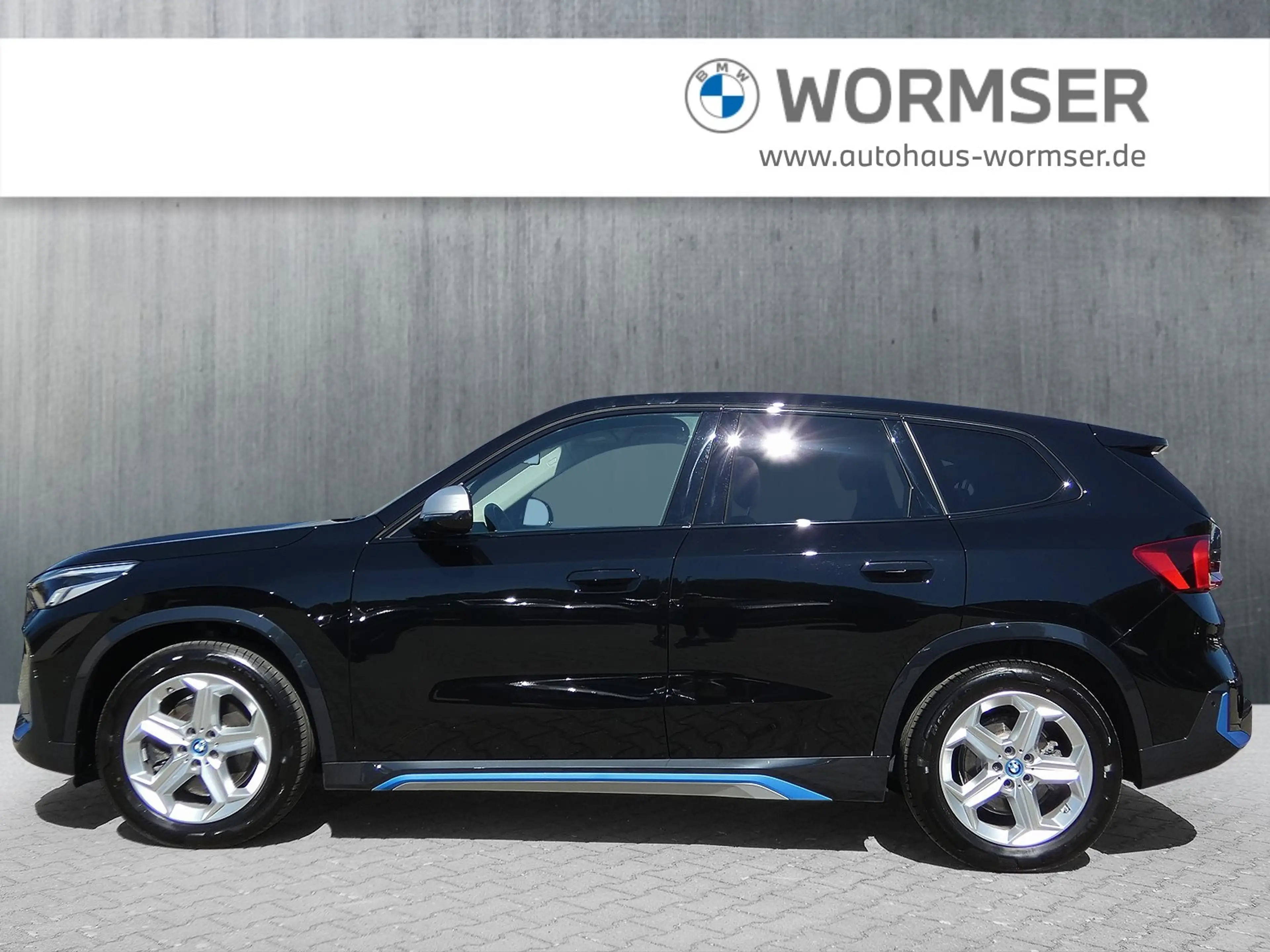 BMW iX1 xDrive30 — photo 8