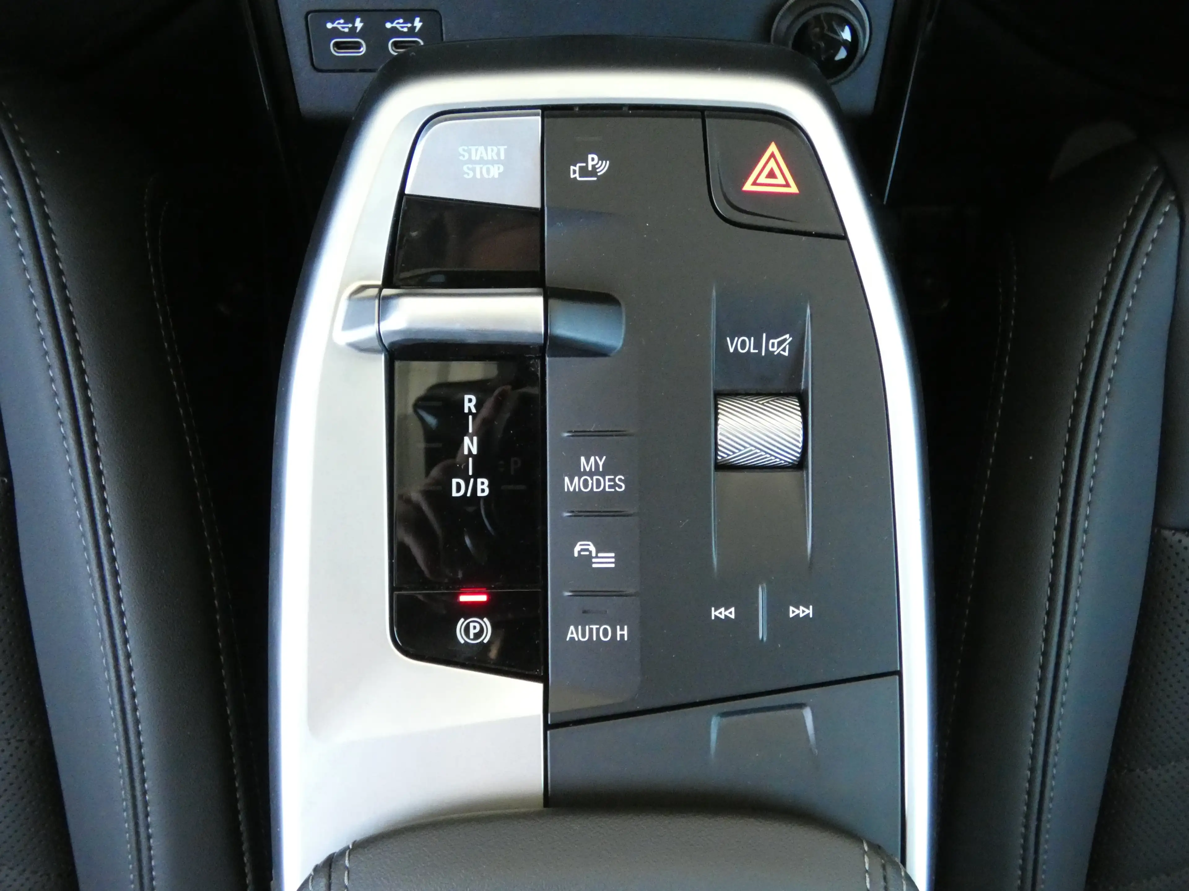 BMW iX1 xDrive30 — photo 17