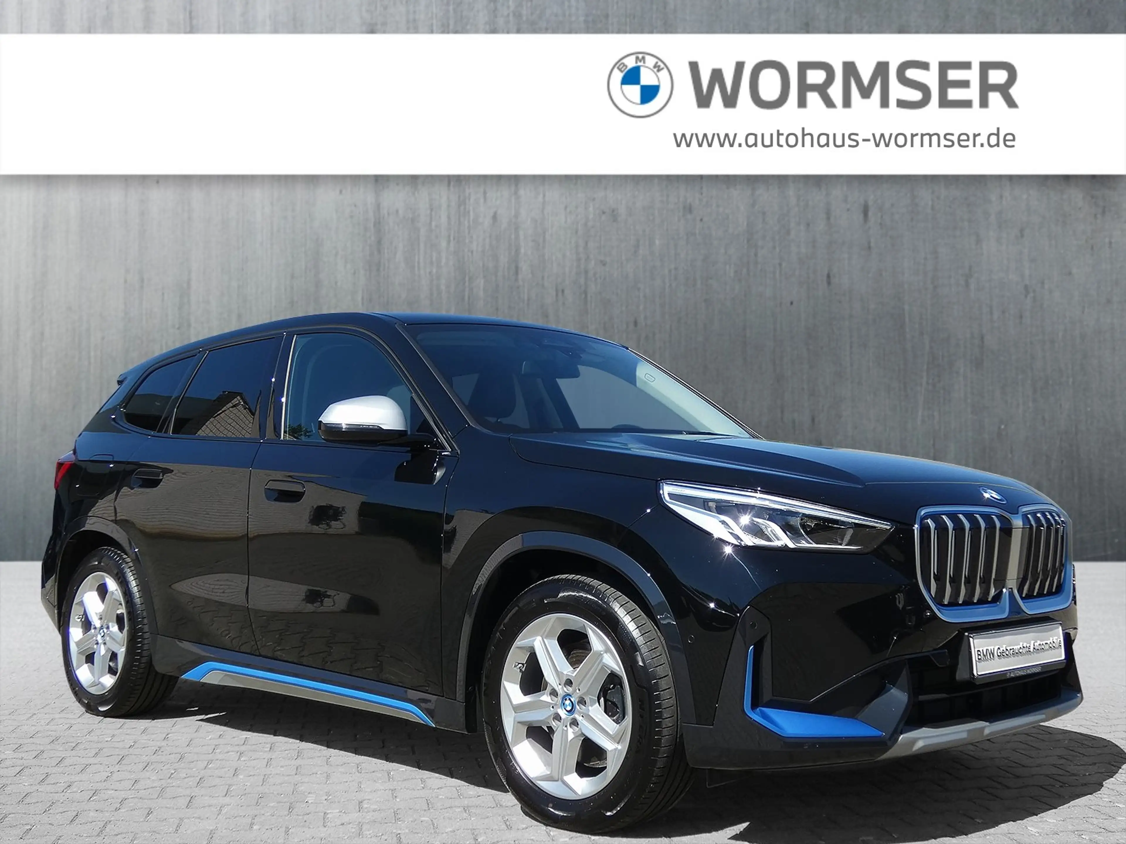 BMW iX1 xDrive30 — photo 3