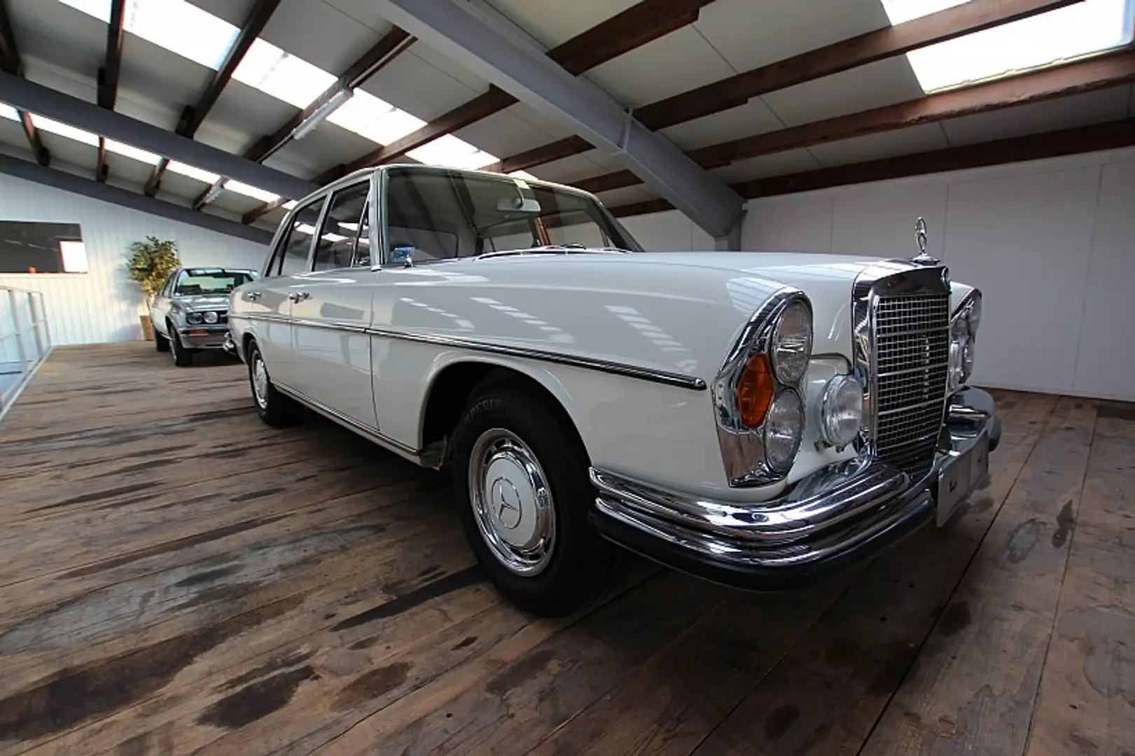 Mercedes-Benz S 280 SE Weiß - 2