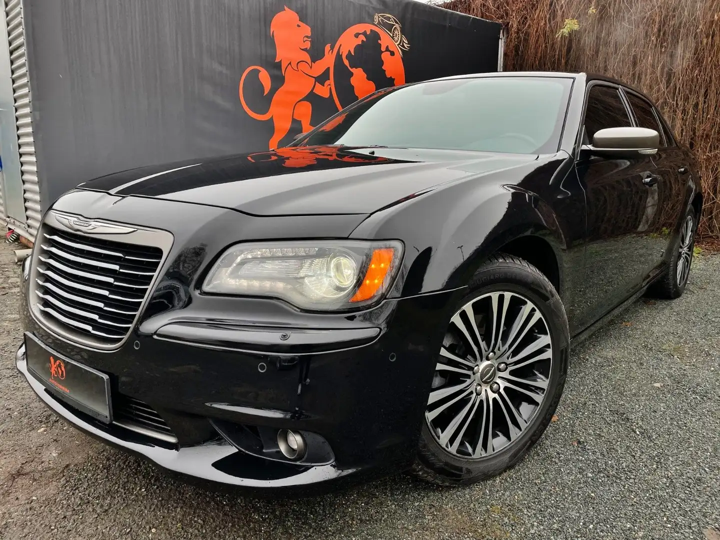 Chrysler 300C #JOHN-VARVATOS#ALLRAD#5.7L#PANO#LEDER#BEATS Černá - 2
