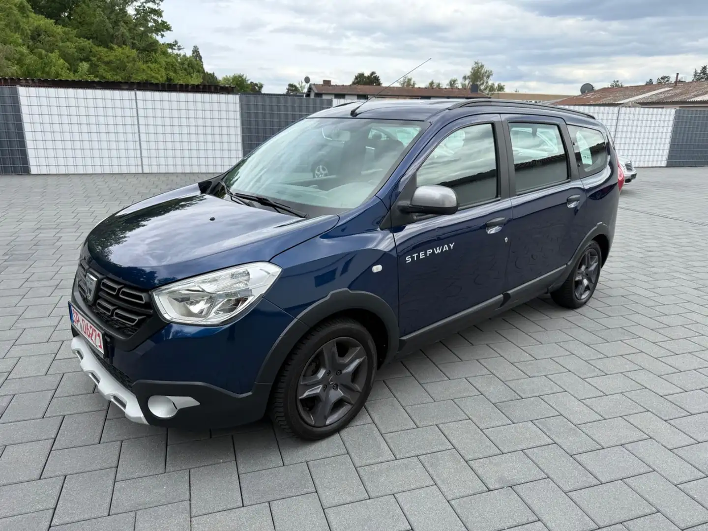 Dacia Lodgy Stepway Celebration"Steuerkette+Insp NEU Bleu - 1