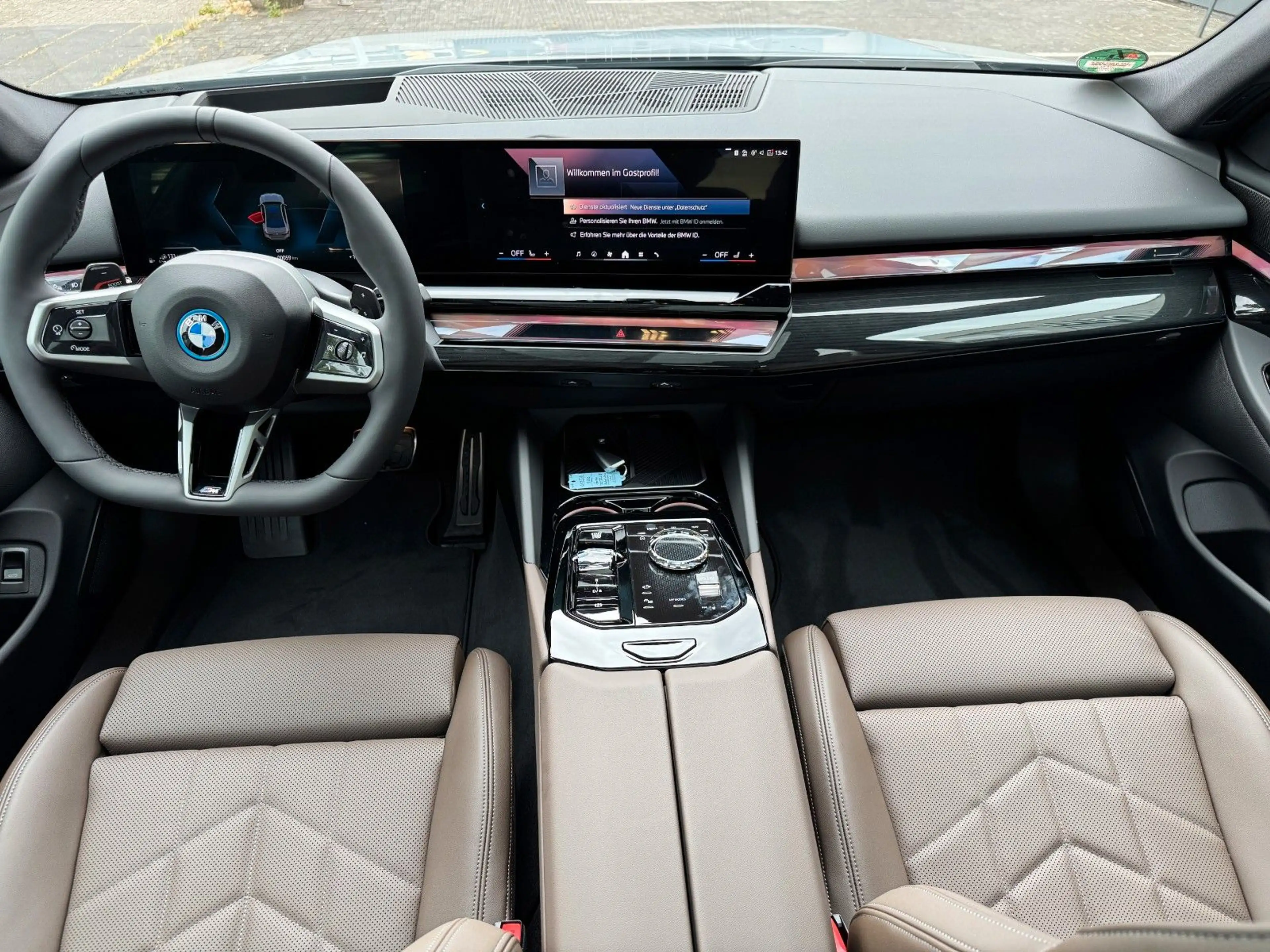 BMW 530 e M Sportpaket/Panorama/21 Zoll/360°Kamera — photo 13