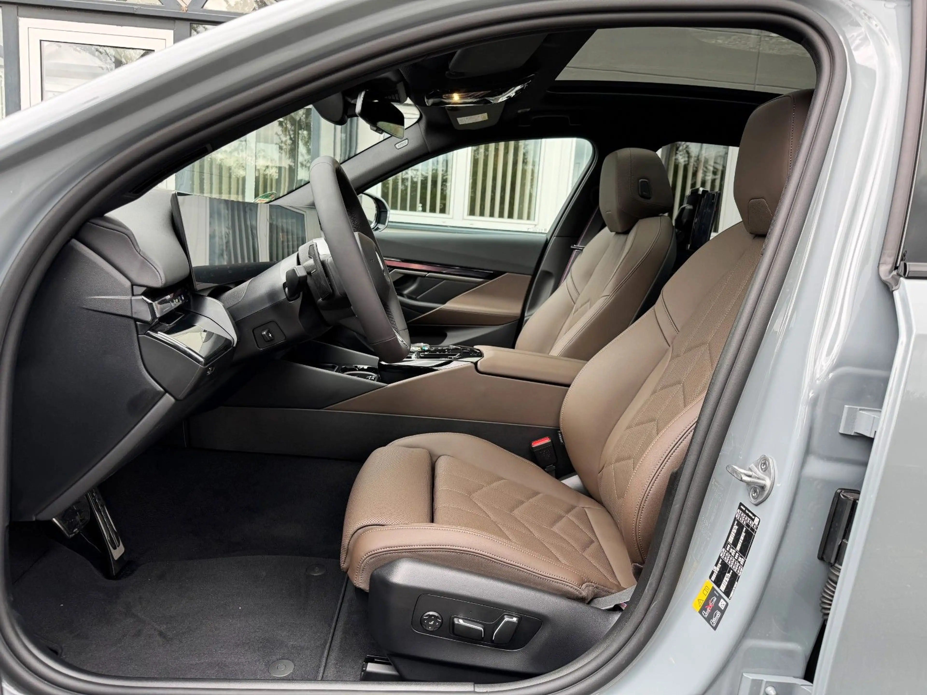 BMW 530 e M Sportpaket/Panorama/21 Zoll/360°Kamera — photo 15