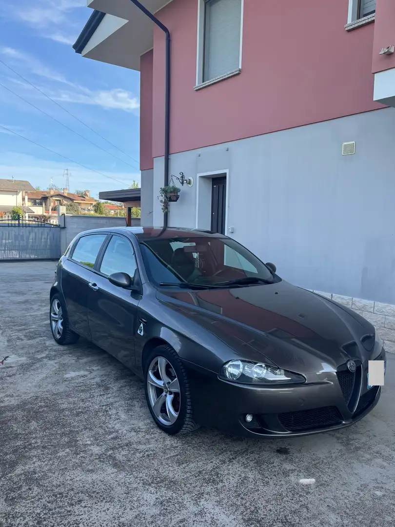 Alfa Romeo 147 147 5p 1.9 jtd mjt Q2 150cv Grigio - 1