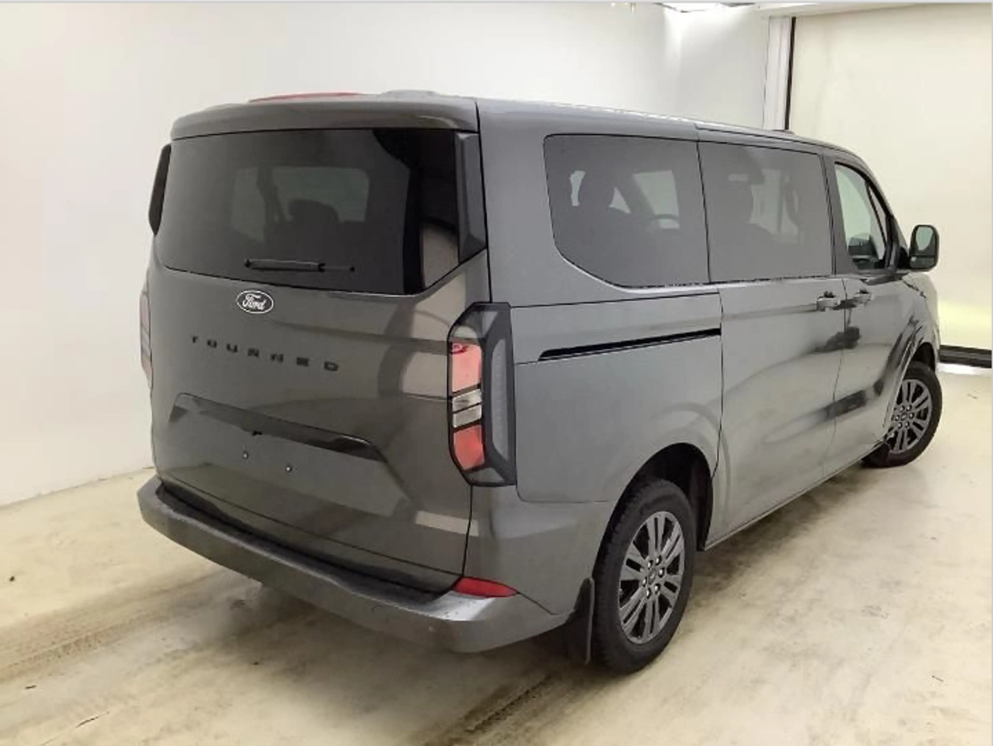 Ford Tourneo Custom L1 Tourneo Titanium AHK — photo 2