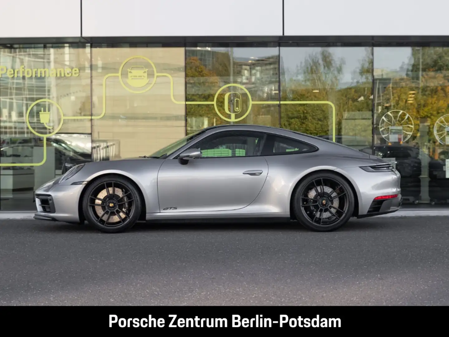 Porsche 992 911 Carrera 4 GTS HA-Lenkung BOSE LED PDCC Silber - 2