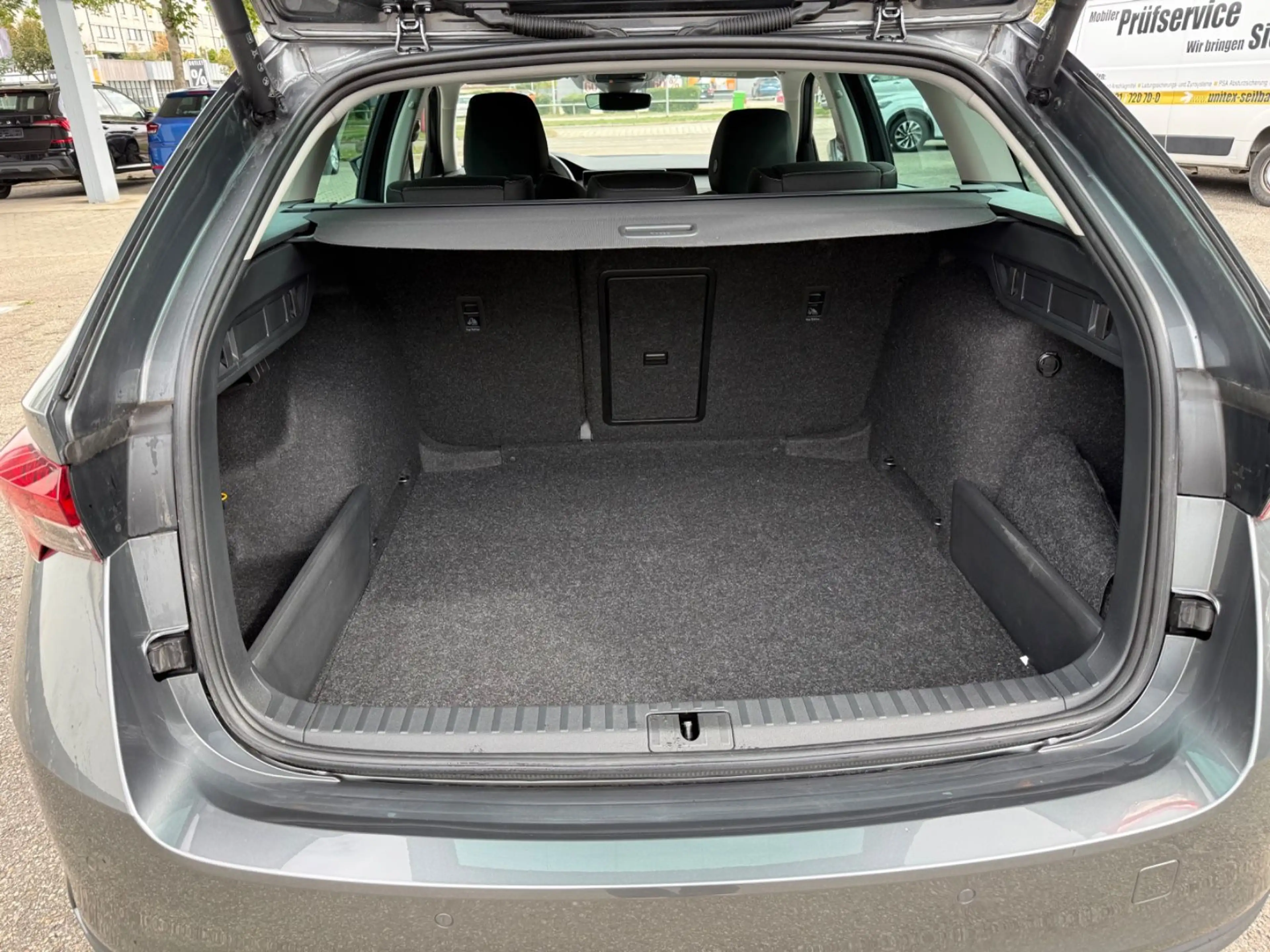 Skoda Octavia Combi 1.5 DSG Selection*Matrix LED* — photo 14