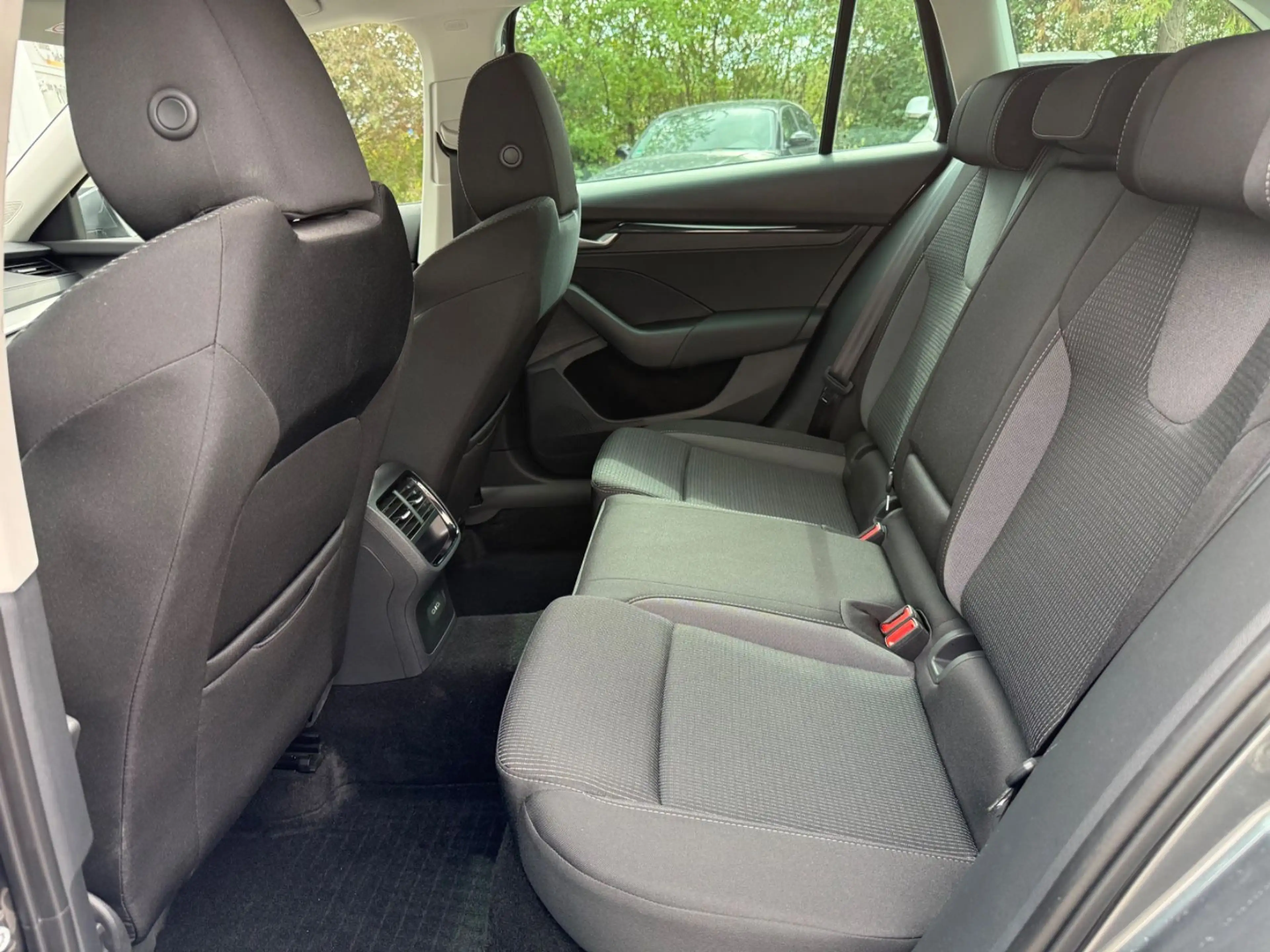 Skoda Octavia Combi 1.5 DSG Selection*Matrix LED* — photo 12