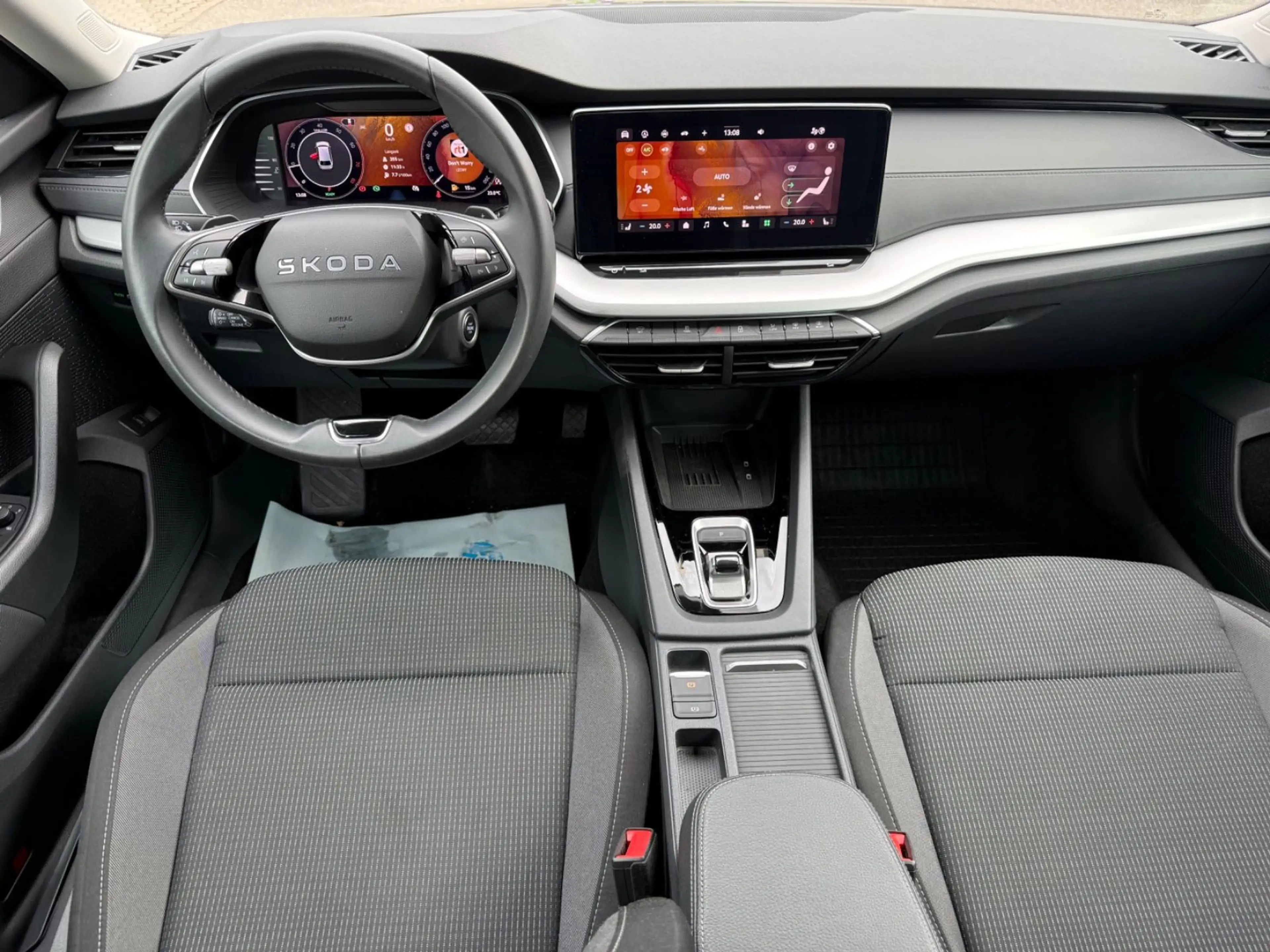 Skoda Octavia Combi 1.5 DSG Selection*Matrix LED* — photo 8