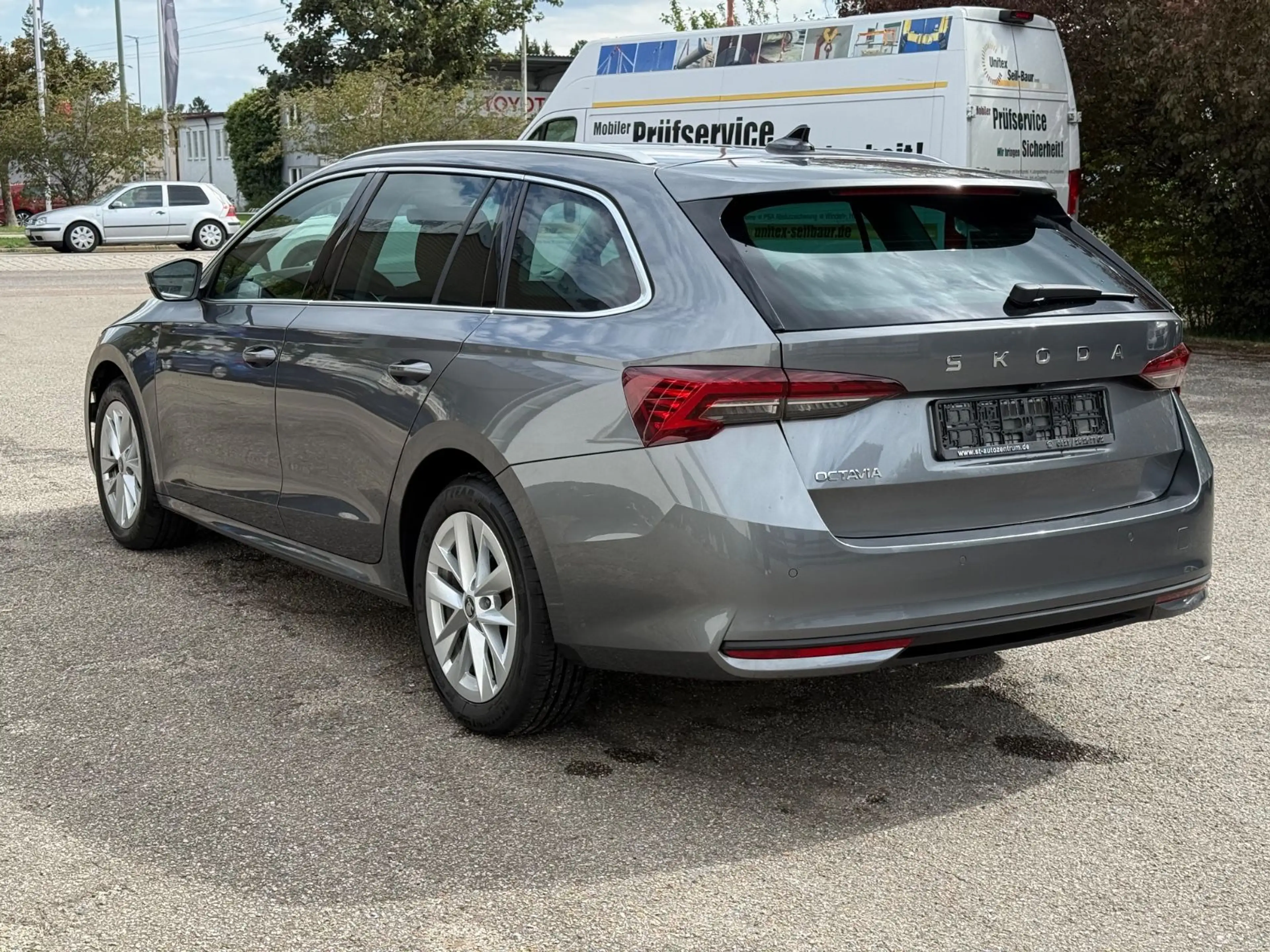 Skoda Octavia Combi 1.5 DSG Selection*Matrix LED* — photo 6