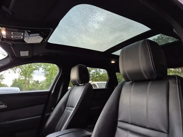 Land Rover Range Rover Velar view 4