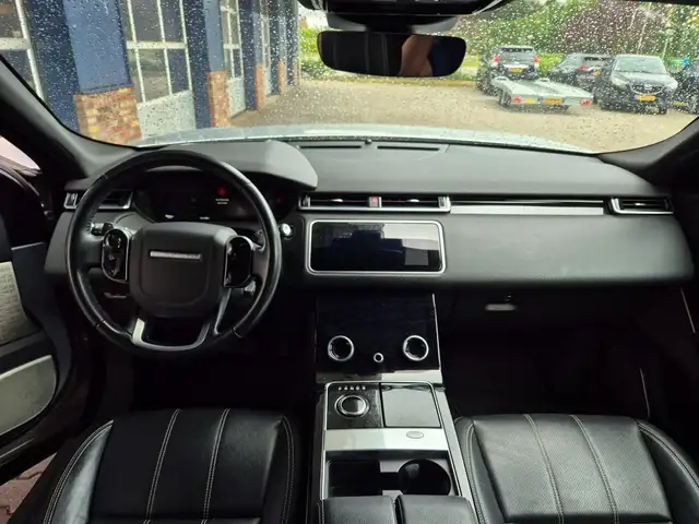 Land Rover Range Rover Velar view 3