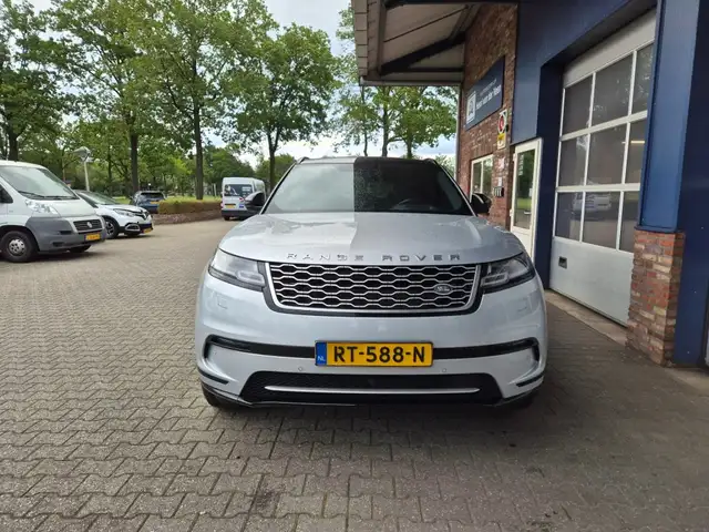Land Rover Range Rover Velar view 9