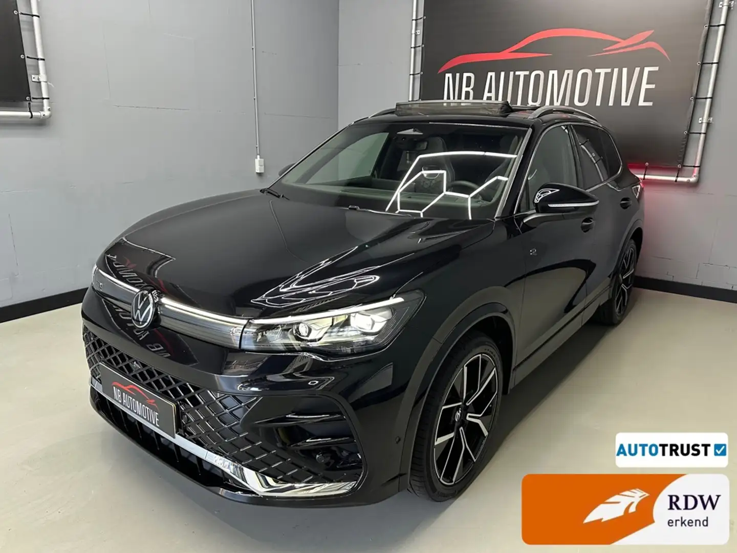 Volkswagen Tiguan 1.5 eTSI R-Line Business Zwart - 1