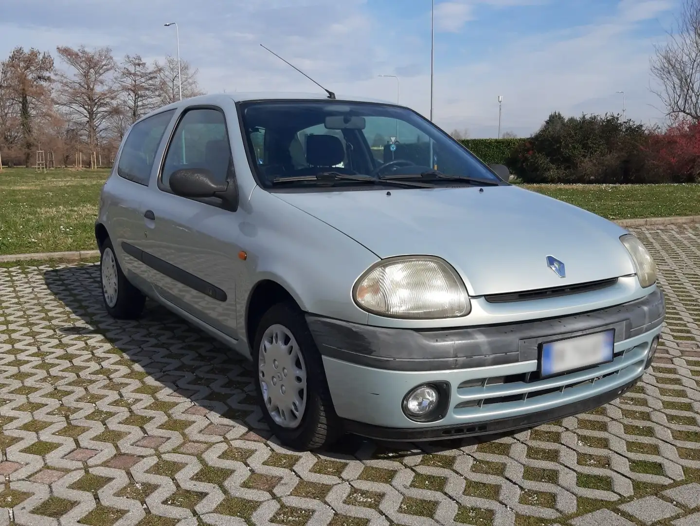 Renault Clio 3p 1.2 UP Szary - 2