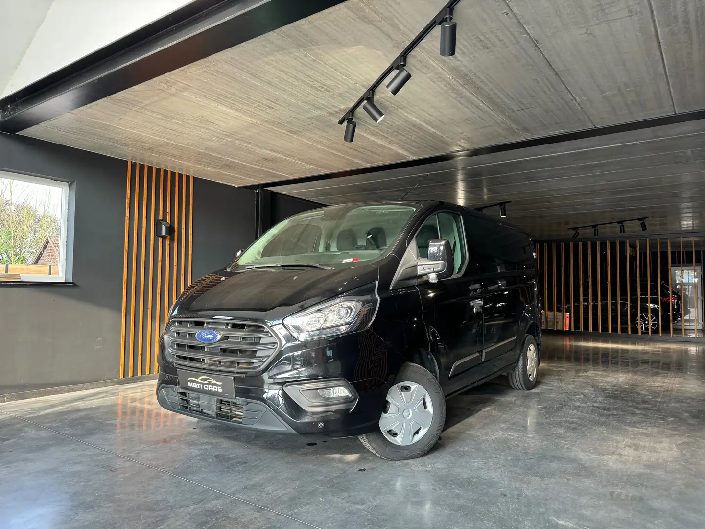 Ford Transit 2.0 TDCi L2H2 AWD Ambiente Negro - 2