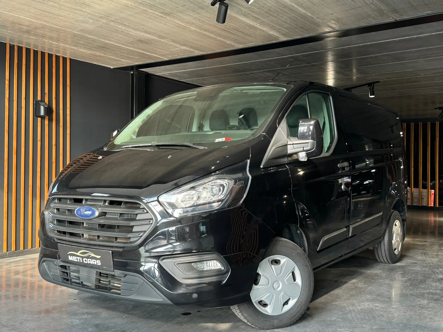 Ford Transit 2.0 TDCi L2H2 AWD Ambiente Negro - 1