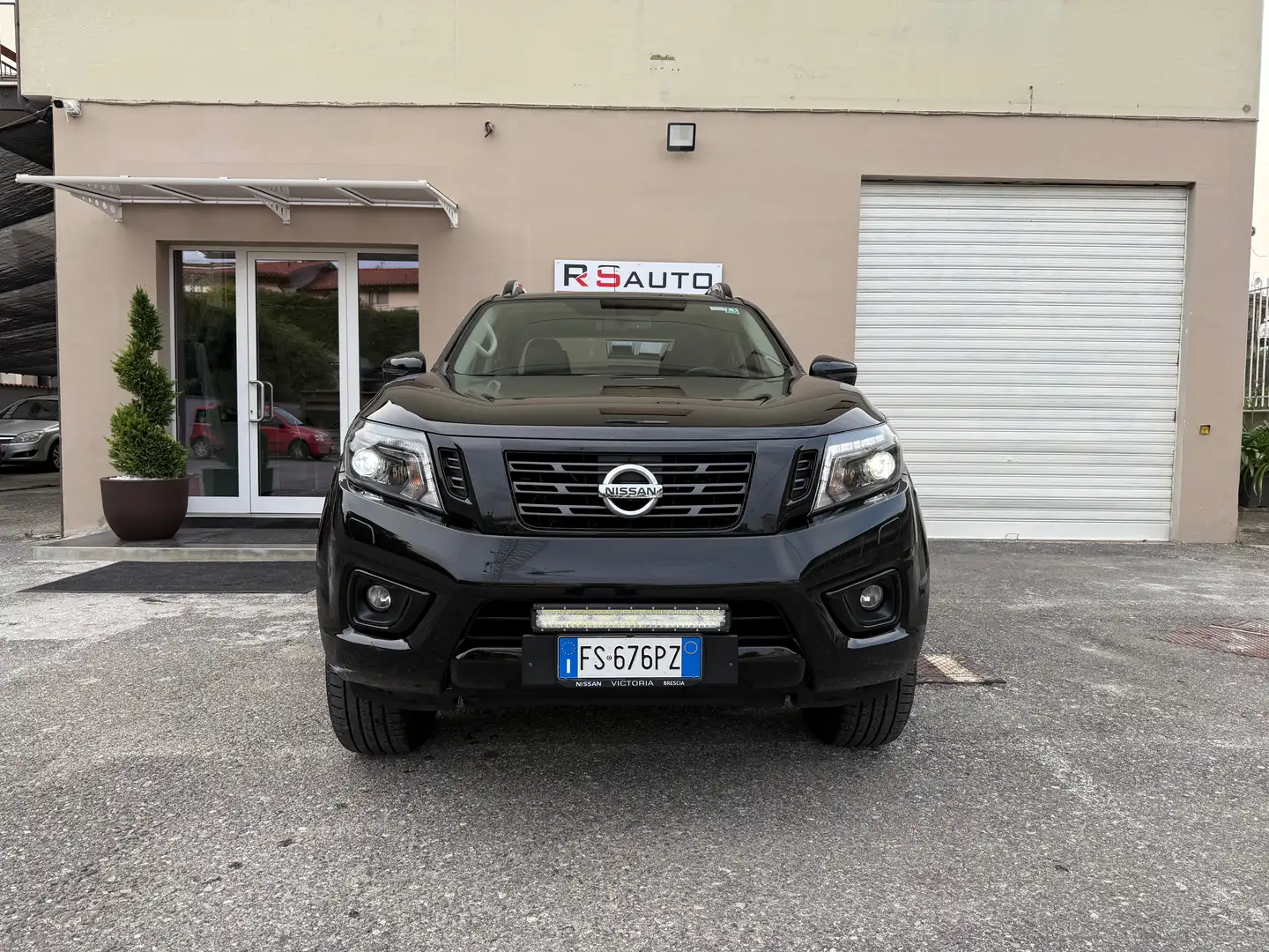 Nissan Navara Navara 2.3 dci d.cab N-Guard 4wd 190cv auto my18 Negro - 1